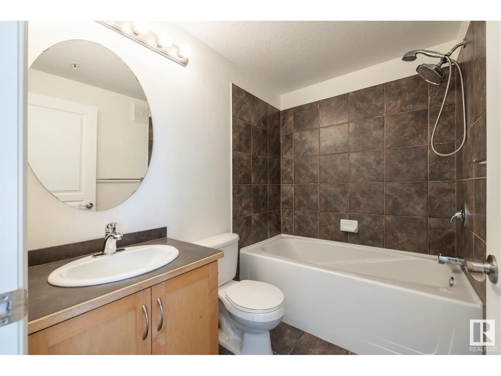 #409 10503 98 AV NW