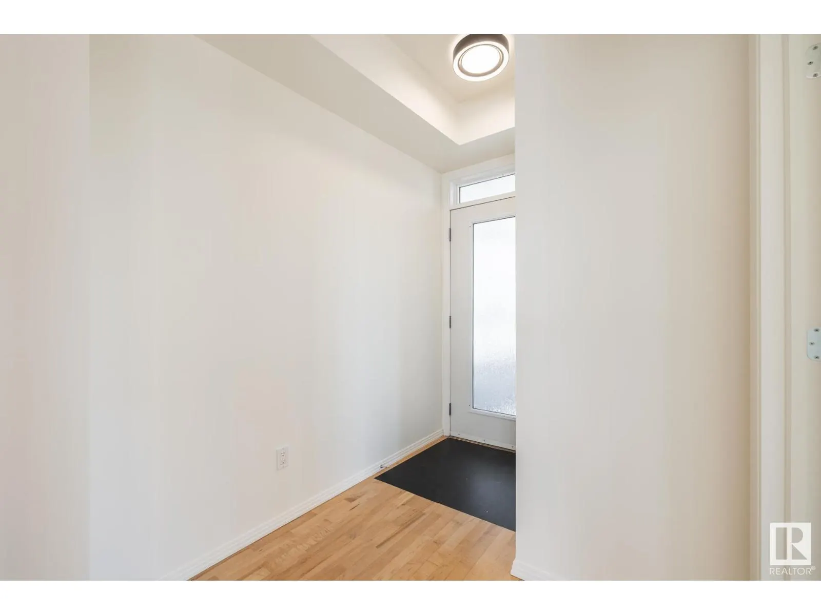 #409 10503 98 AV NW