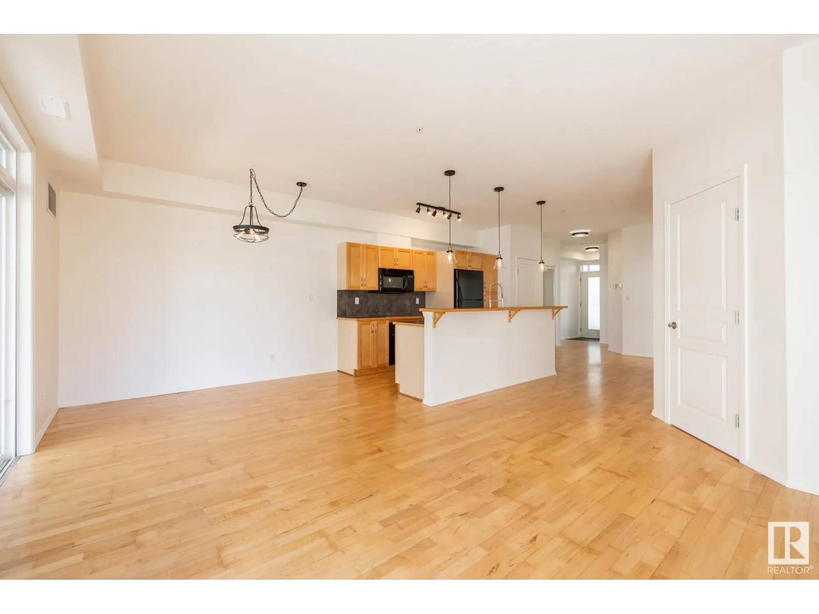 #409 10503 98 AV NW