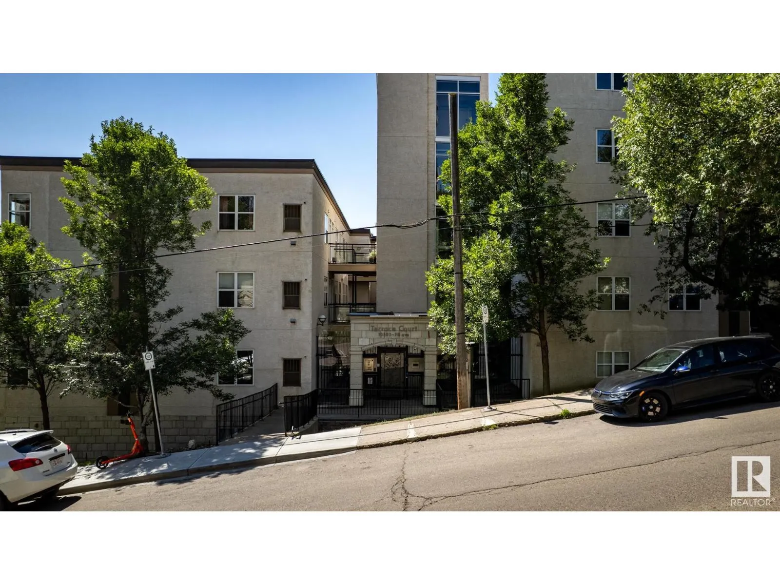 #409 10503 98 AV NW