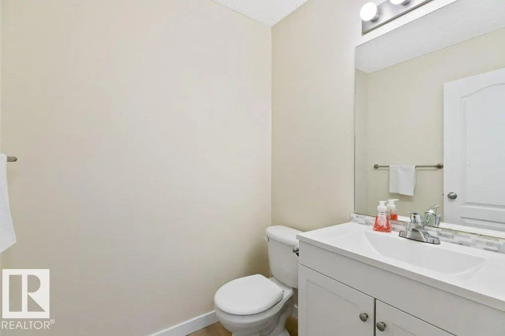 #9 450 HYNDMAN CR NW
