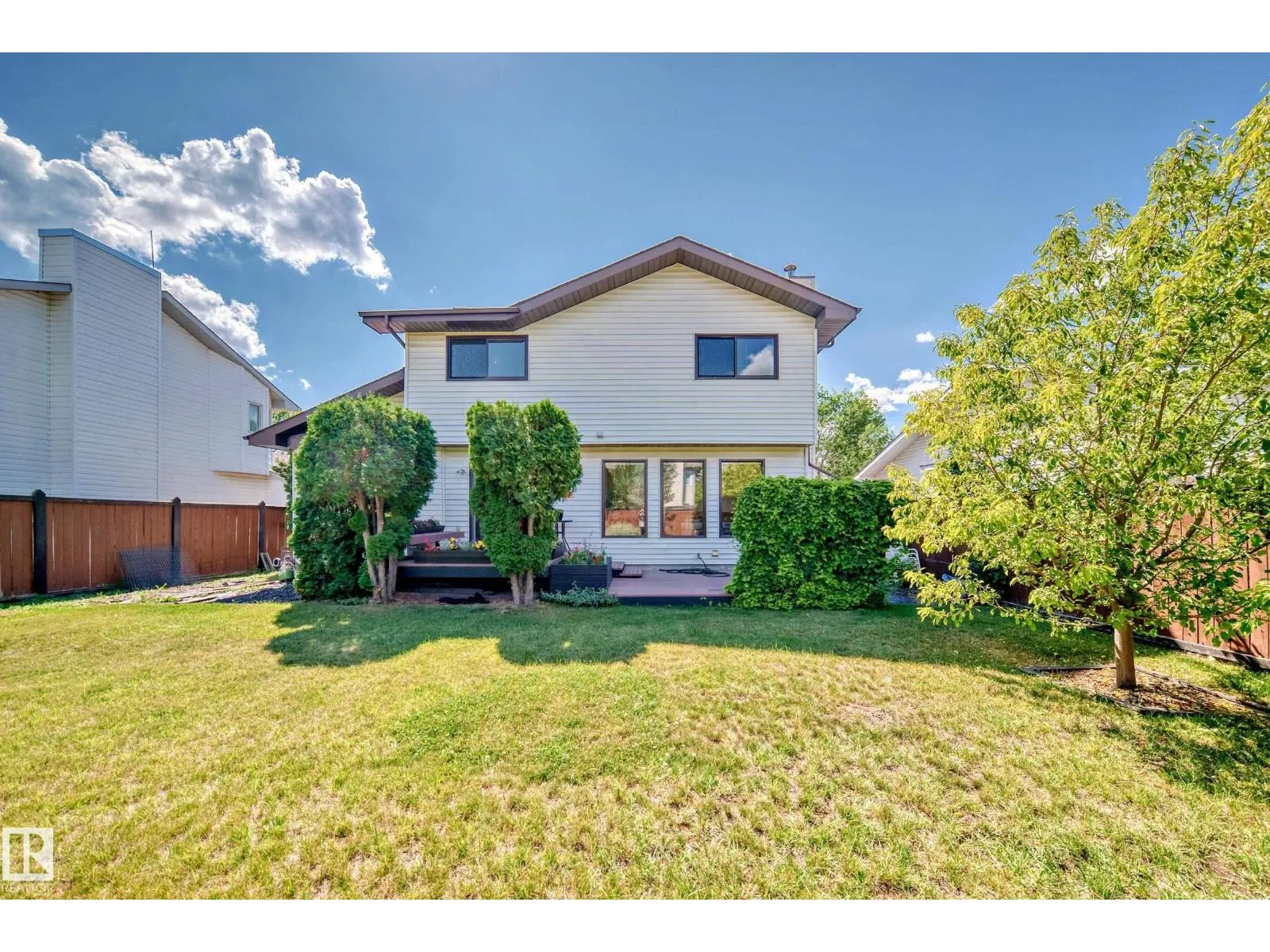 10 DUFFERIN ST