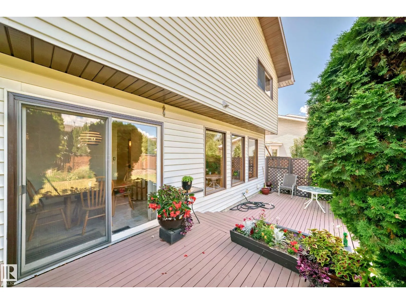 10 DUFFERIN ST