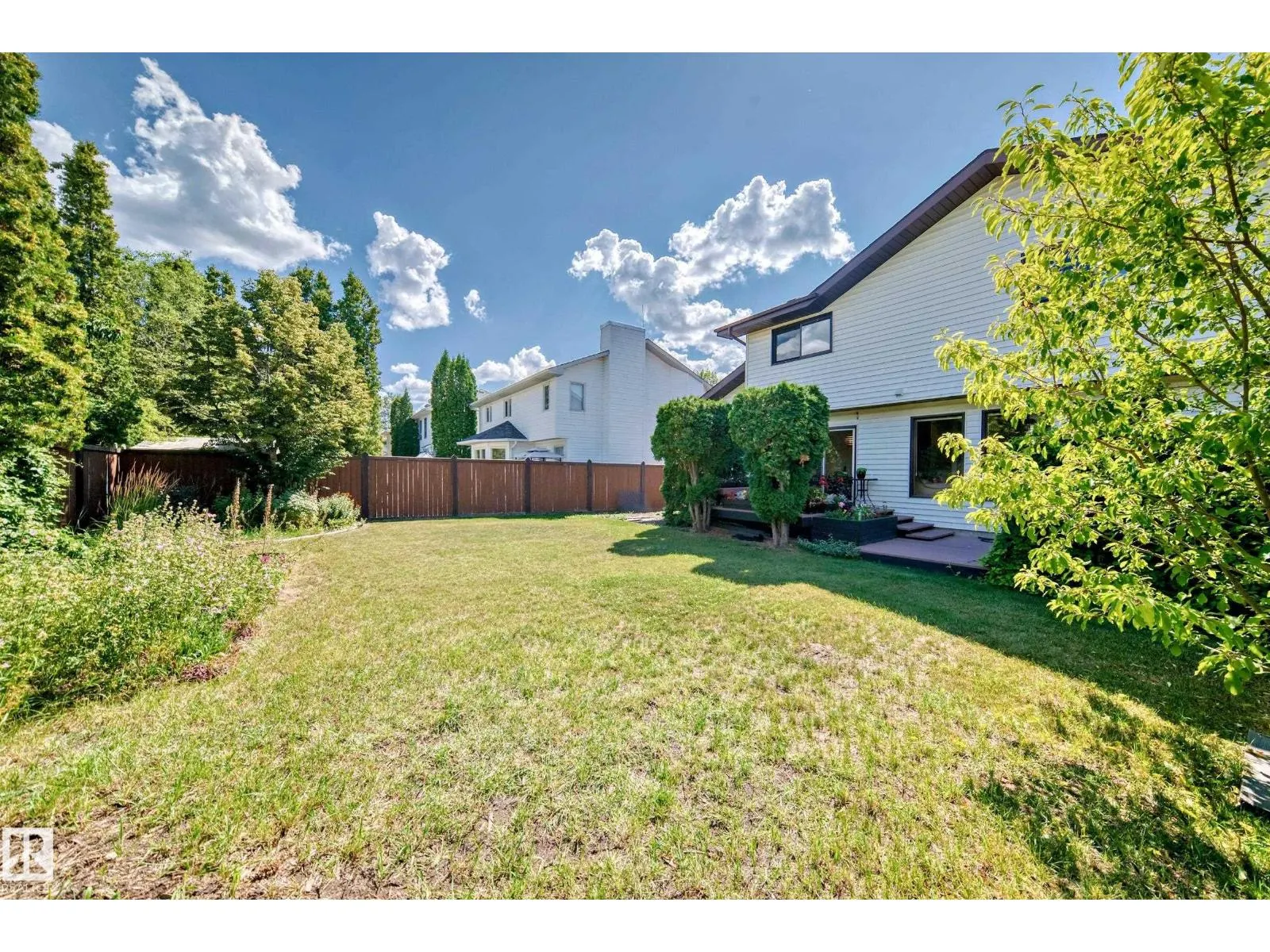 10 DUFFERIN ST