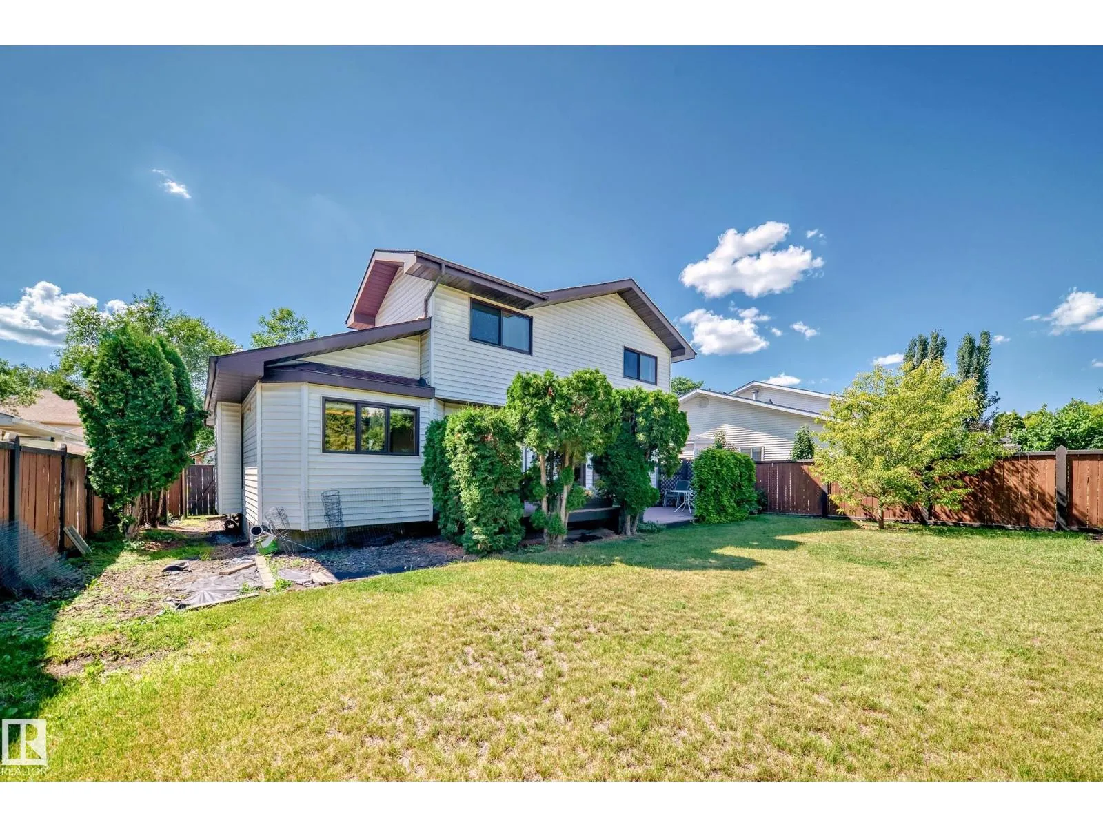 10 DUFFERIN ST