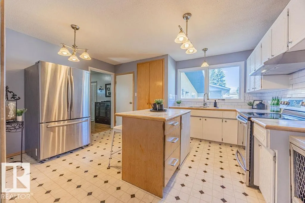 1031 STRATHCONA DR