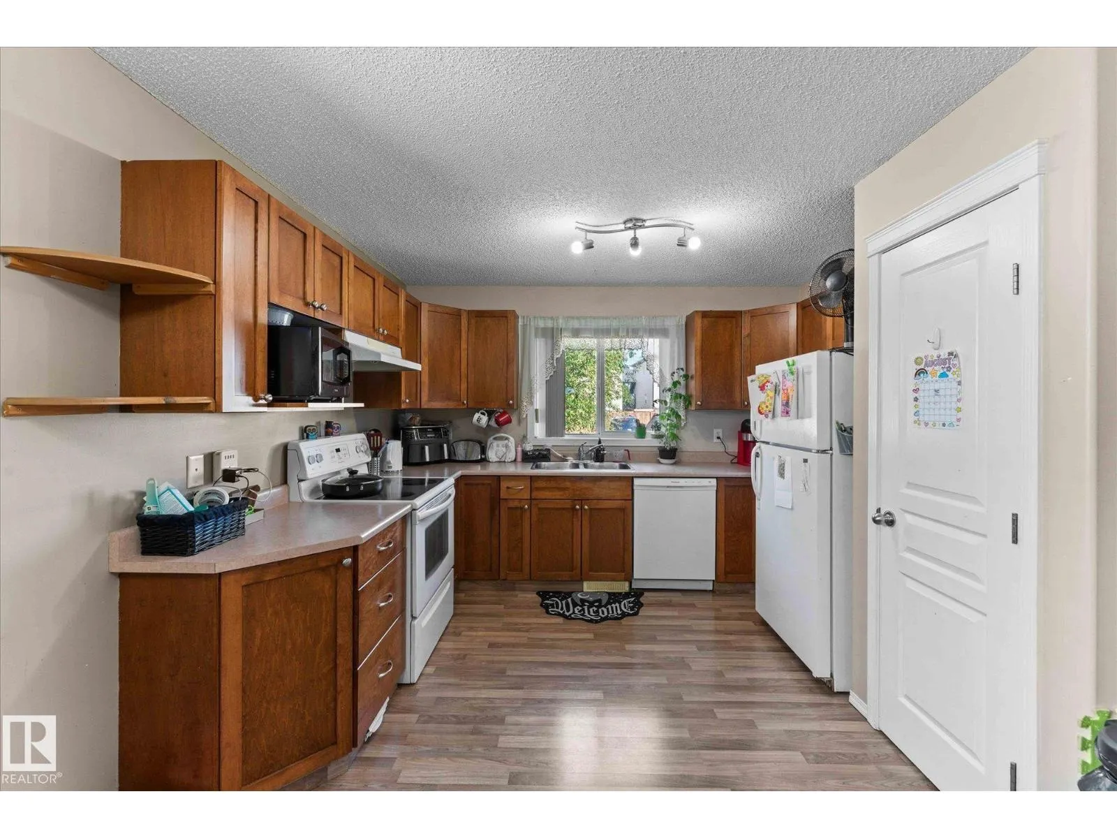 76 VENTURA ST