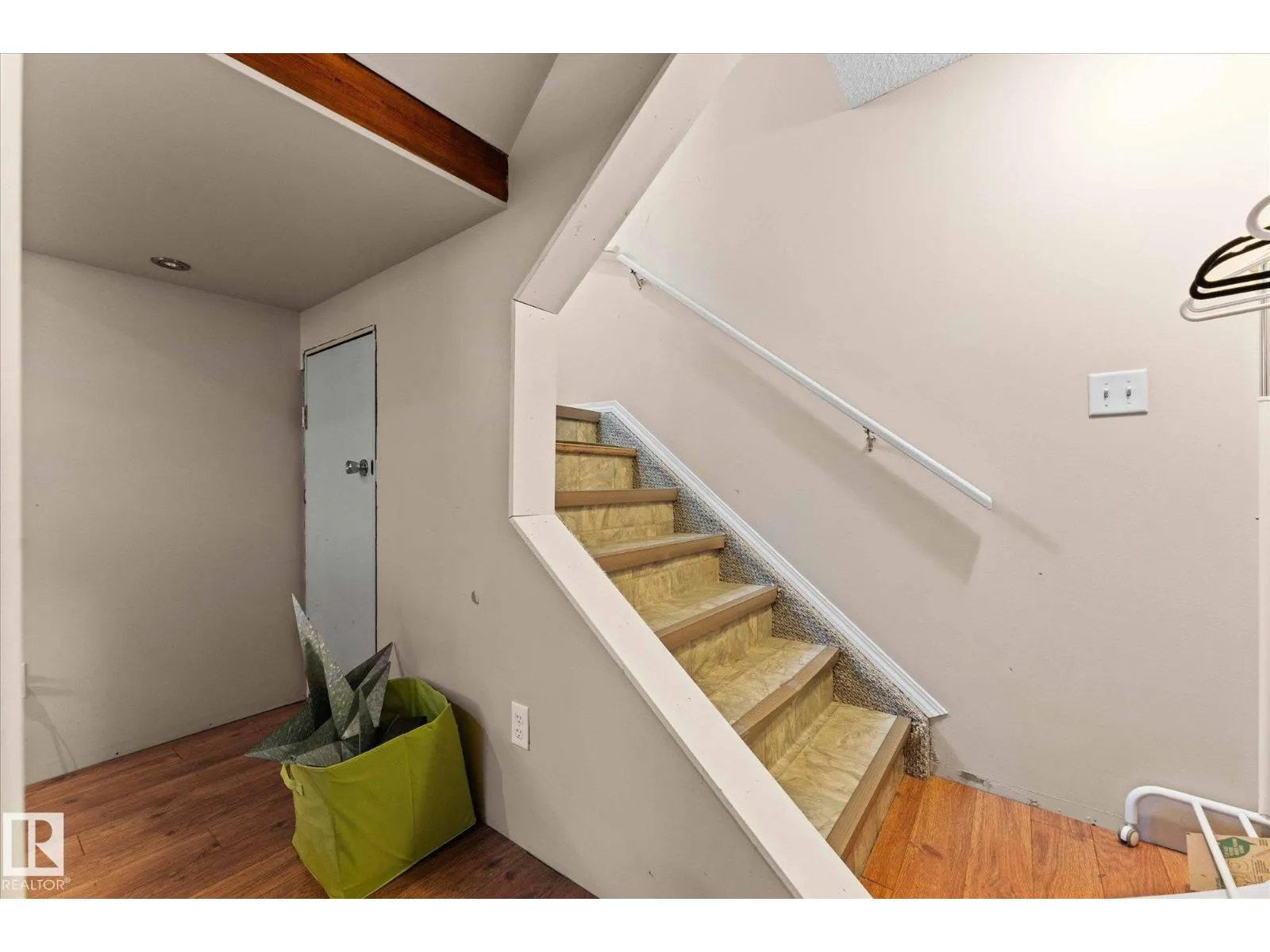 76 VENTURA ST
