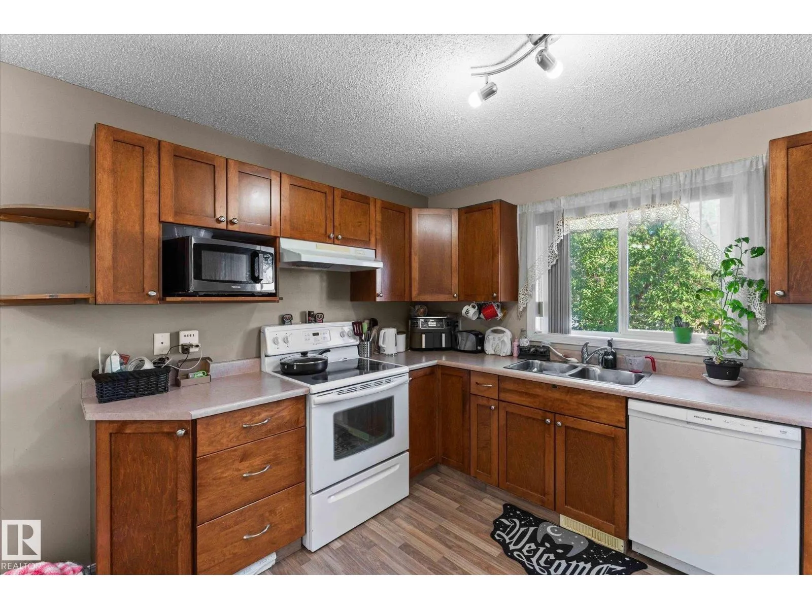 76 VENTURA ST