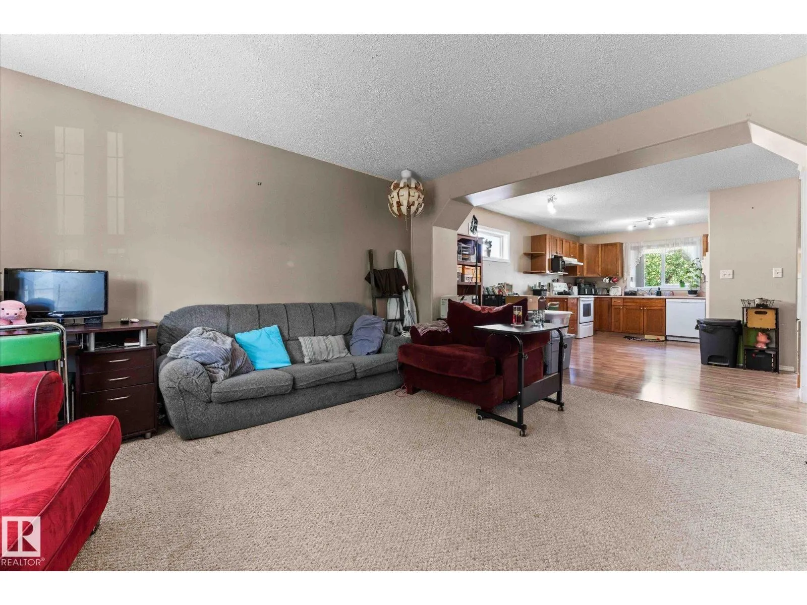 76 VENTURA ST