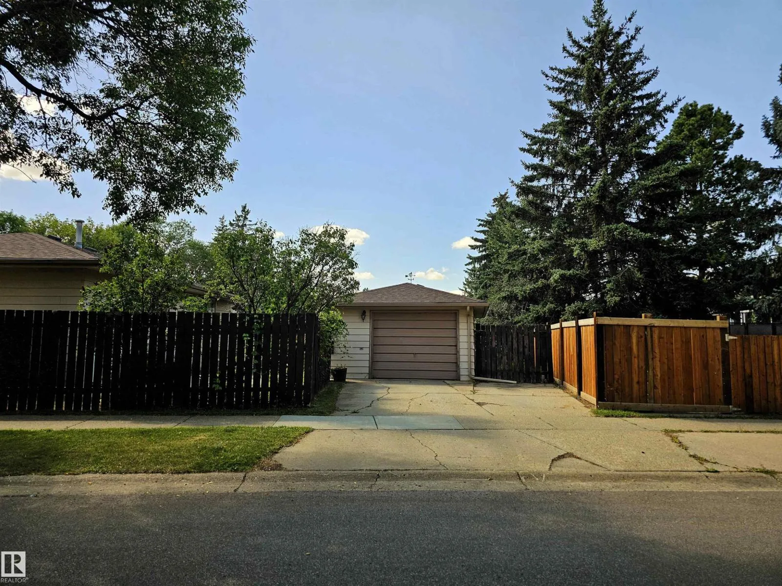32 GATEWOOD AV