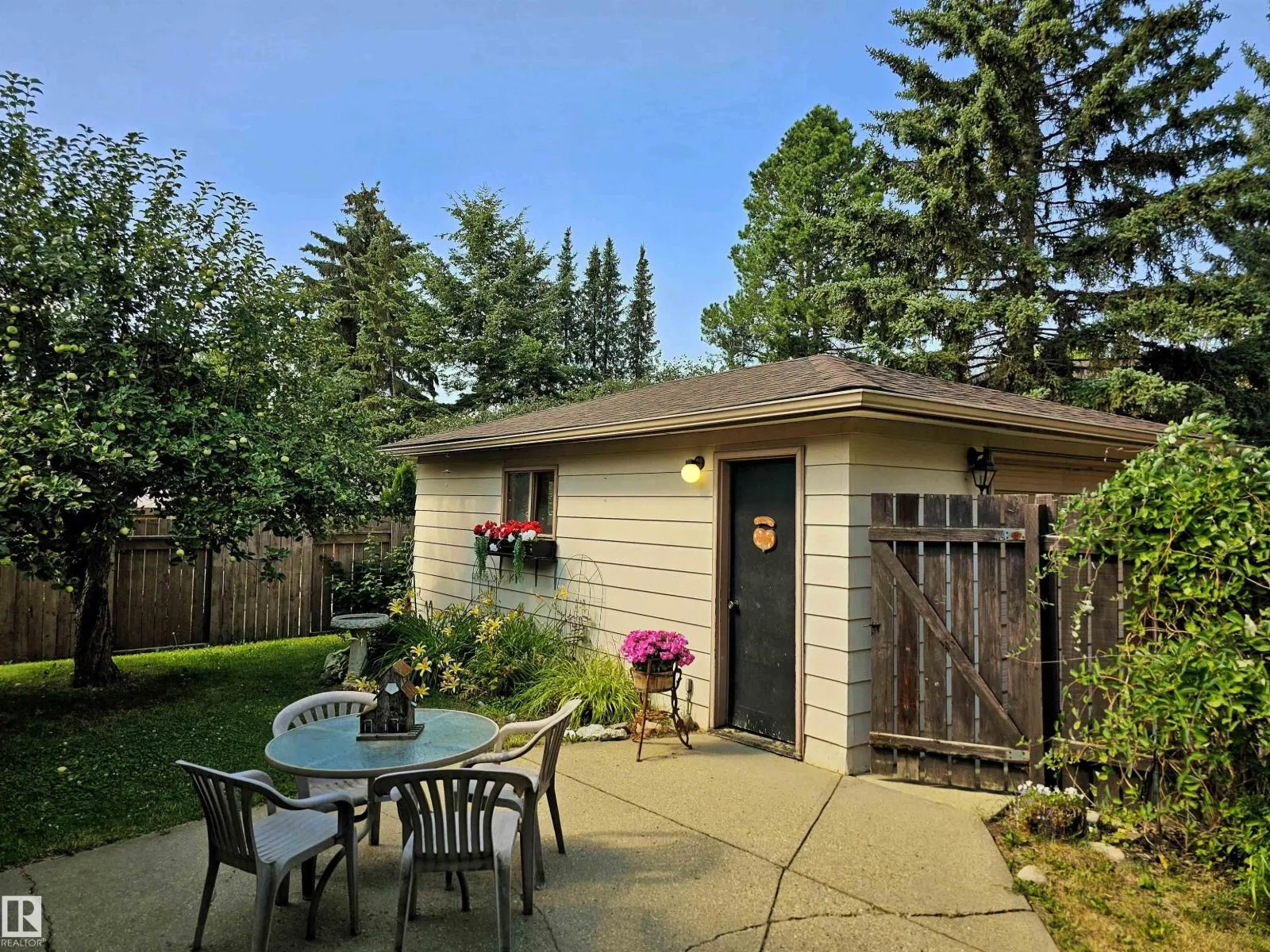 32 GATEWOOD AV