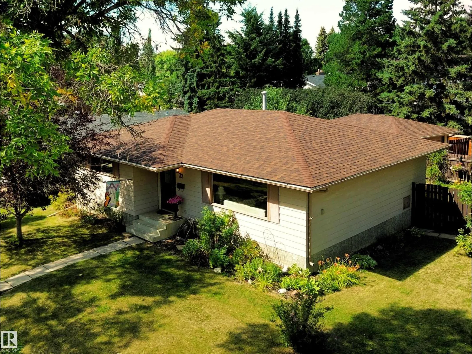 32 GATEWOOD AV