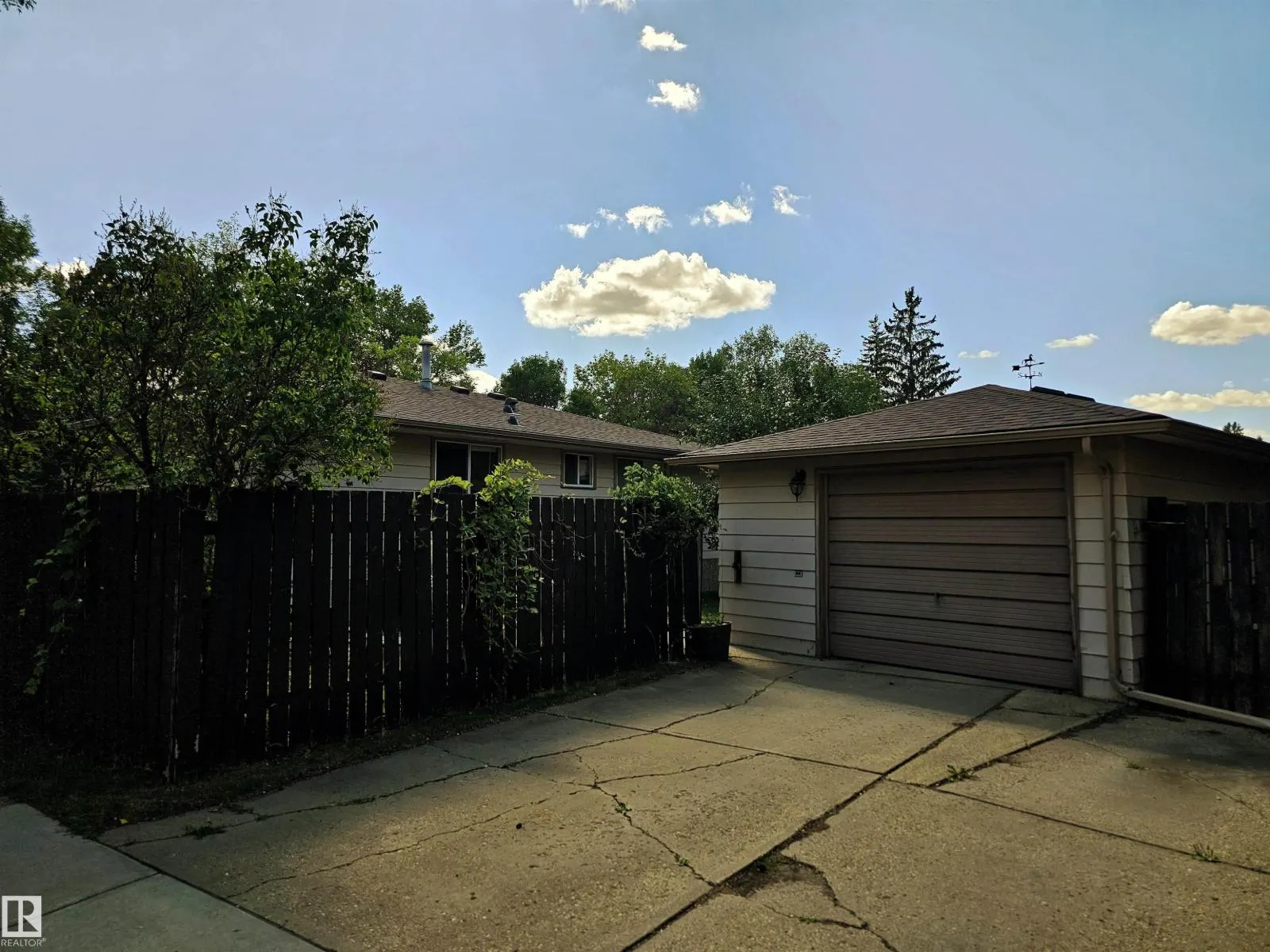 32 GATEWOOD AV