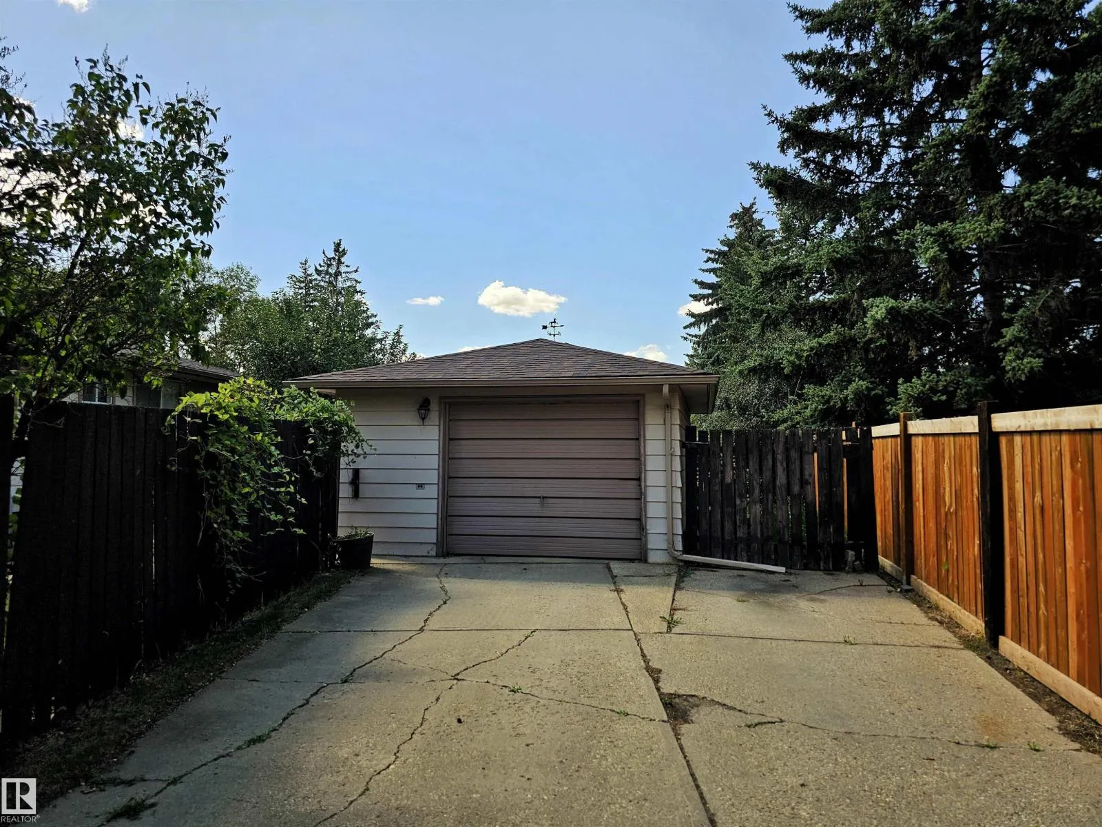 32 GATEWOOD AV