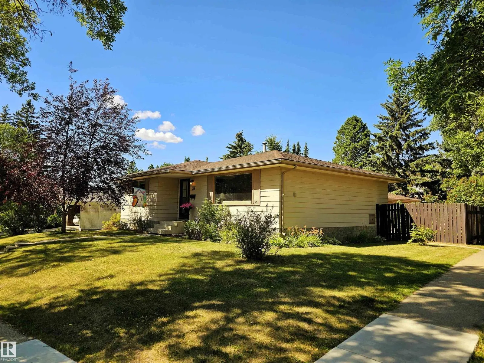 32 GATEWOOD AV