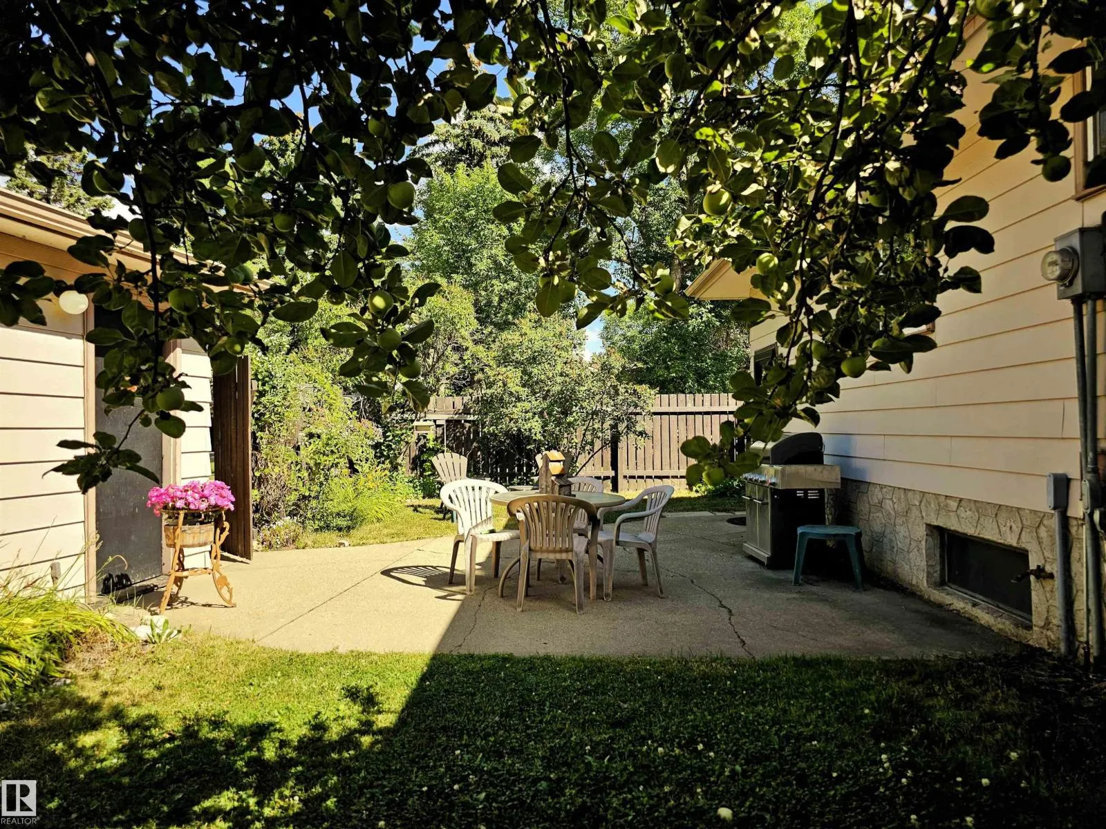 32 GATEWOOD AV