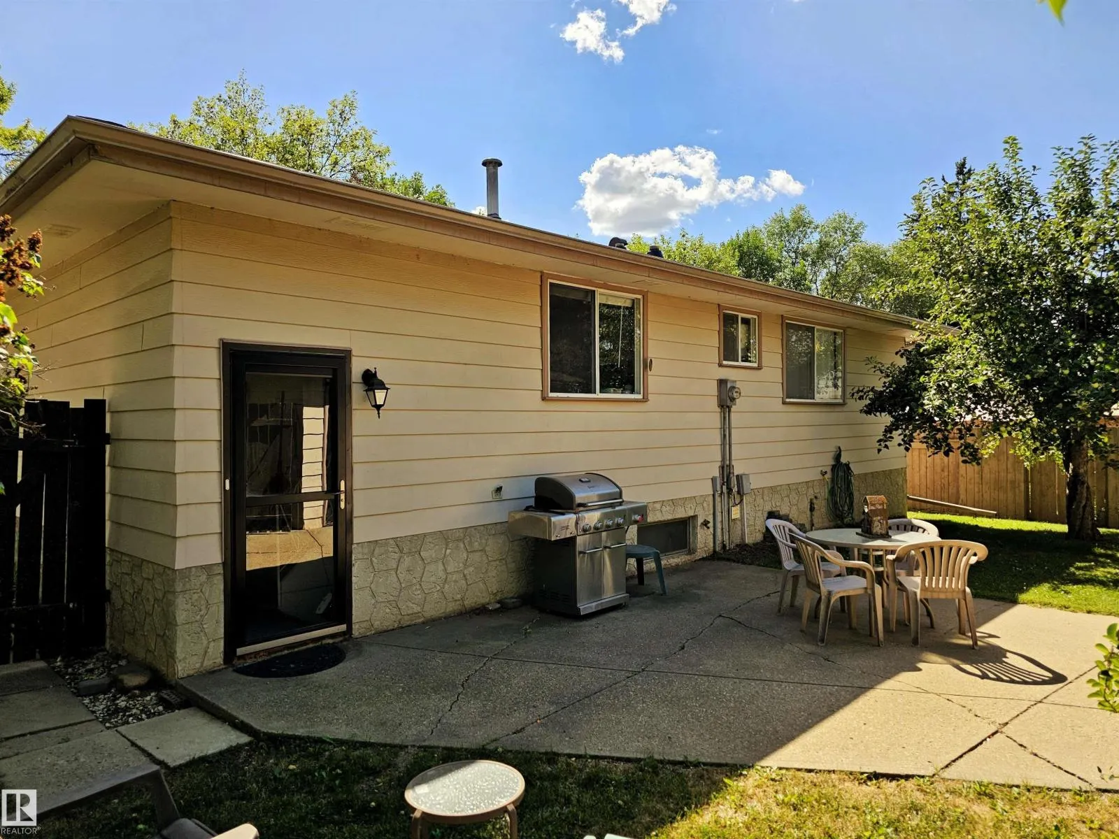 32 GATEWOOD AV