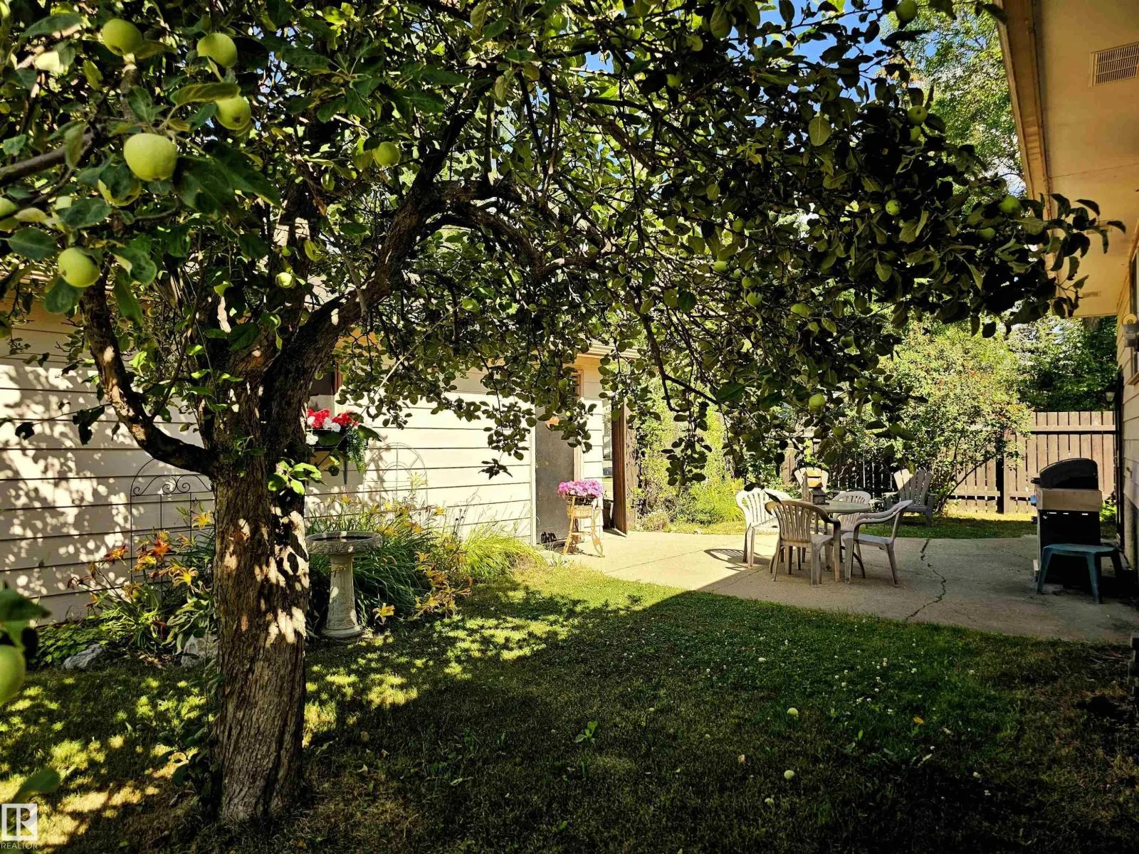 32 GATEWOOD AV