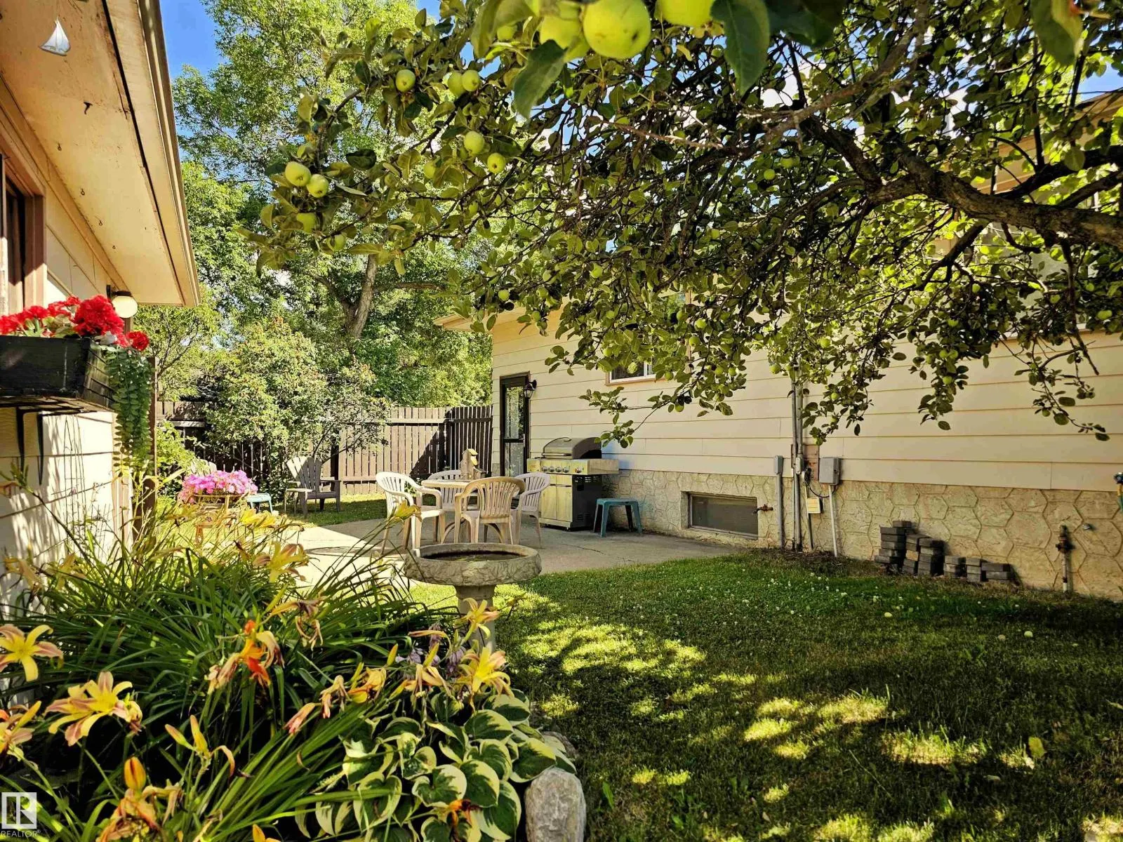 32 GATEWOOD AV