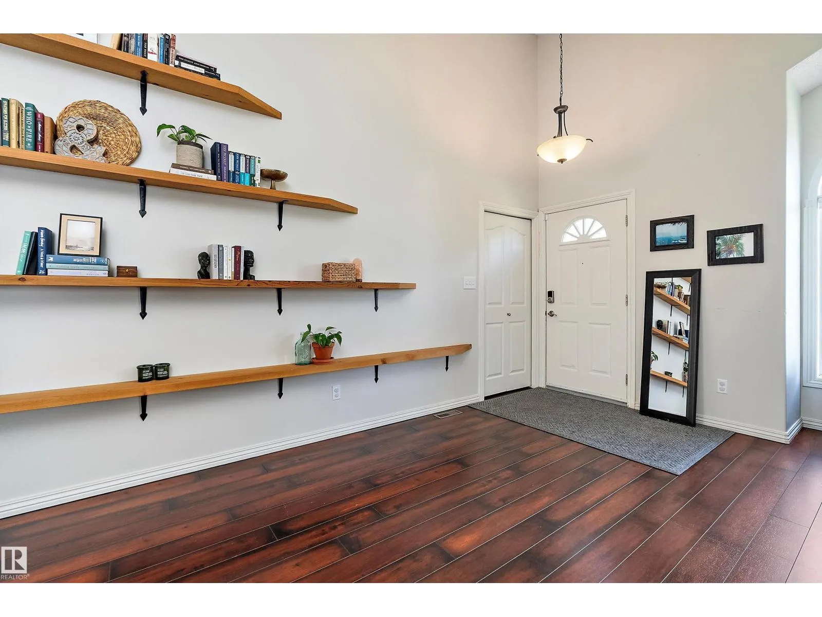 18 ORANGEWOOD PL