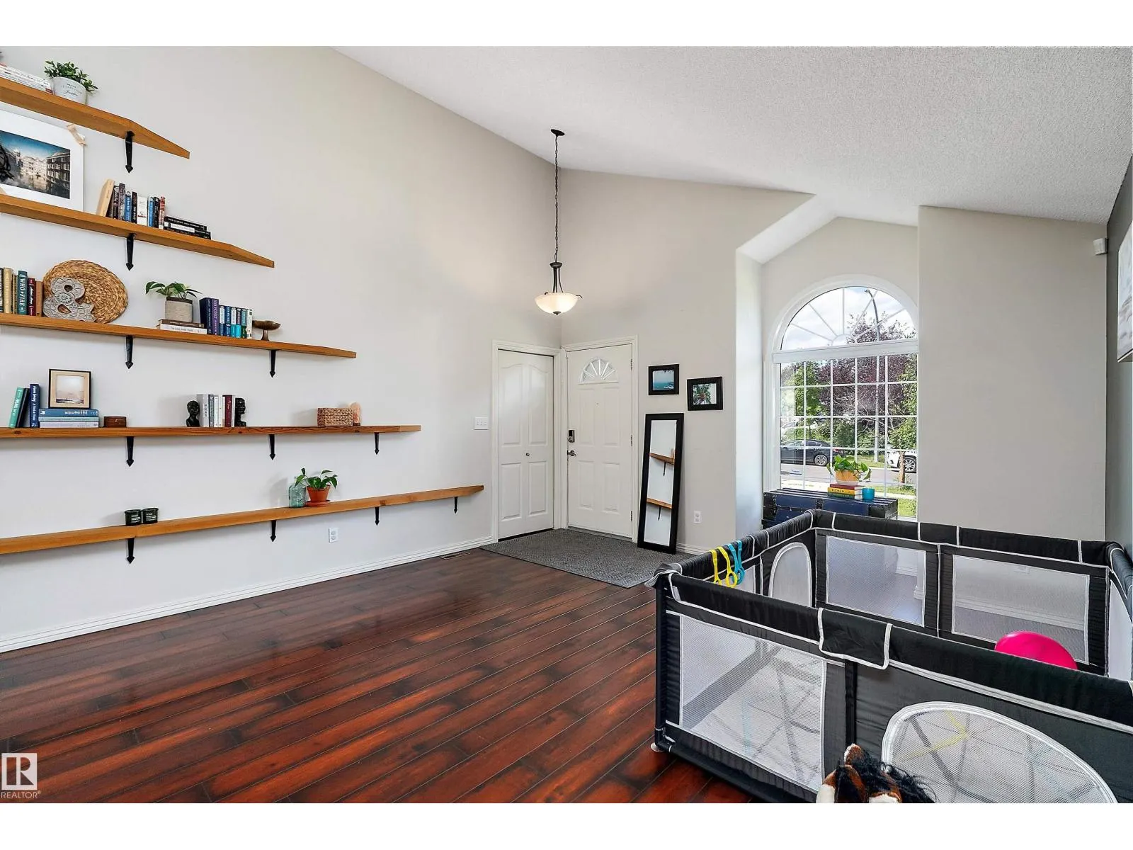 18 ORANGEWOOD PL