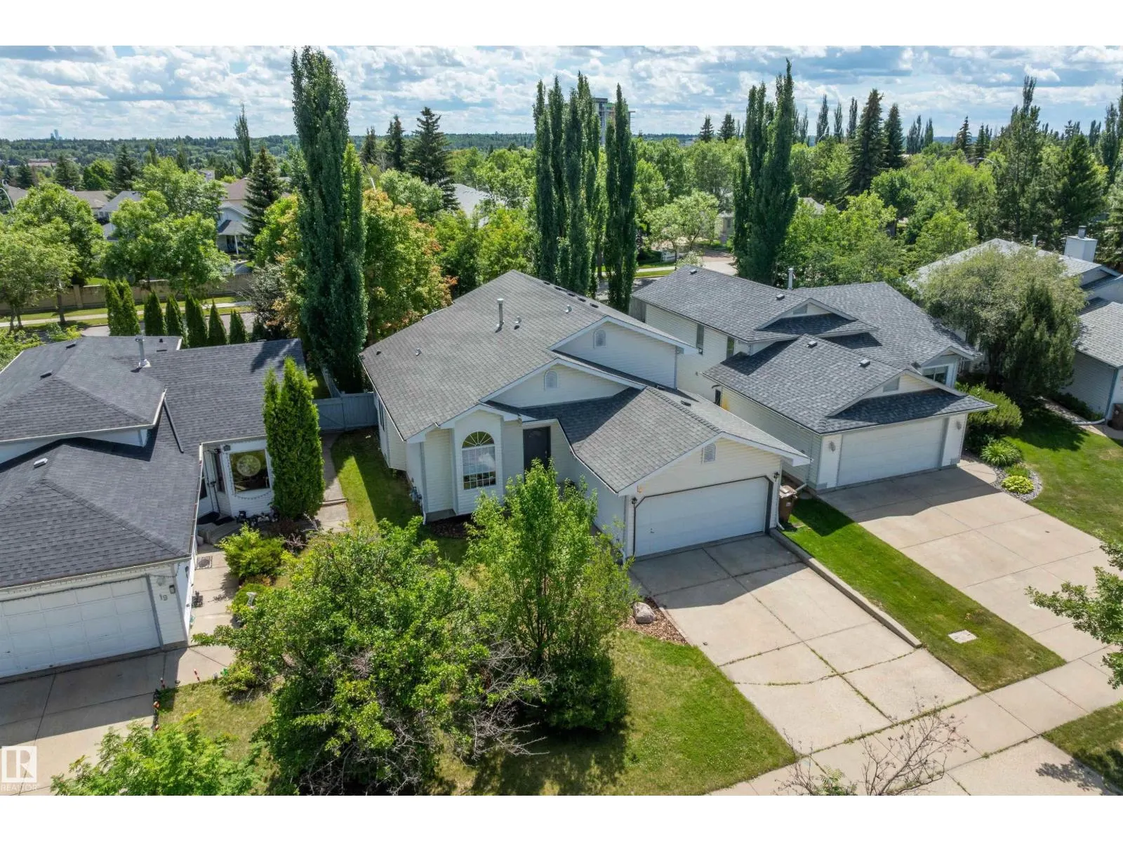 18 ORANGEWOOD PL