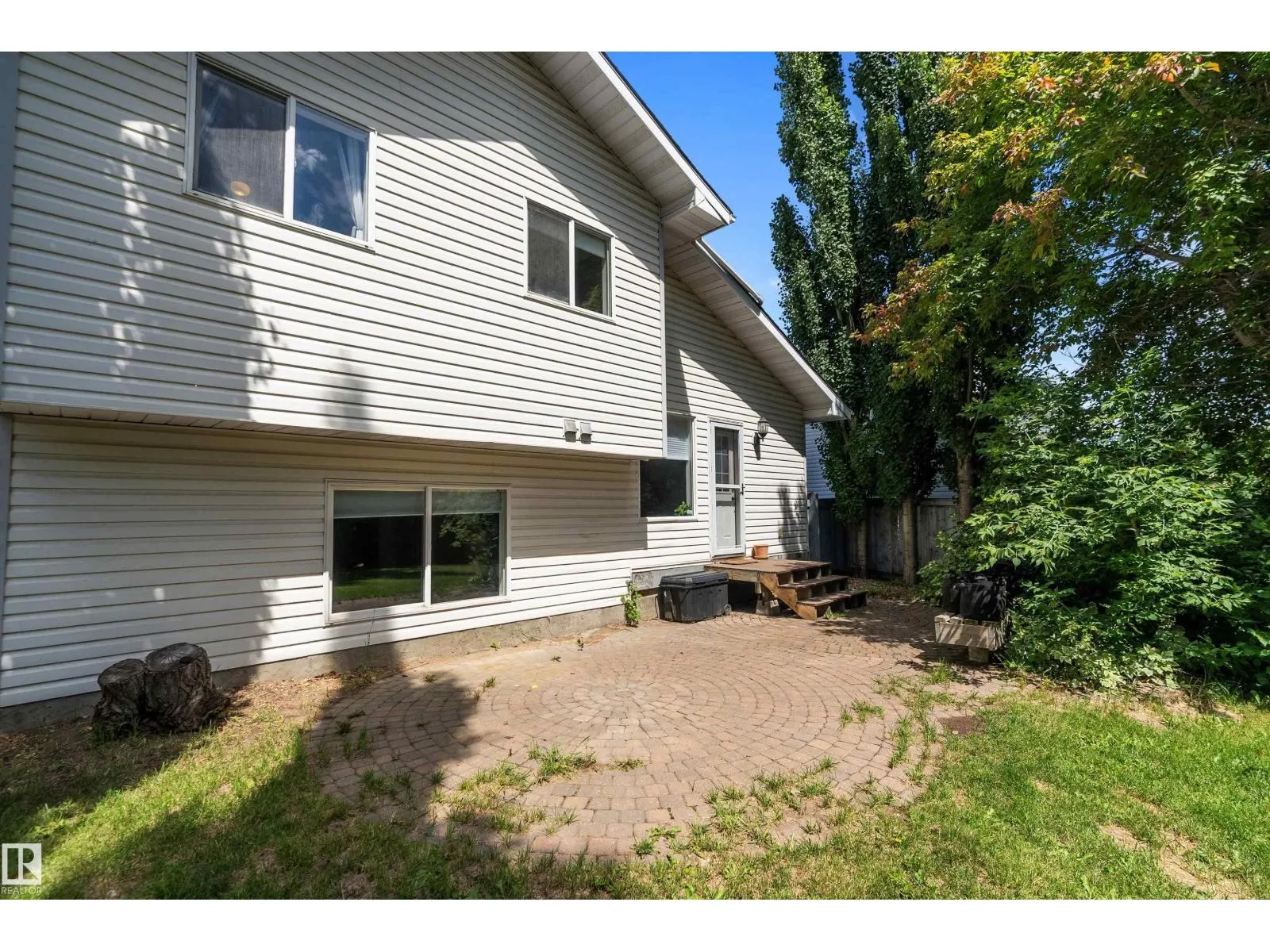 18 ORANGEWOOD PL