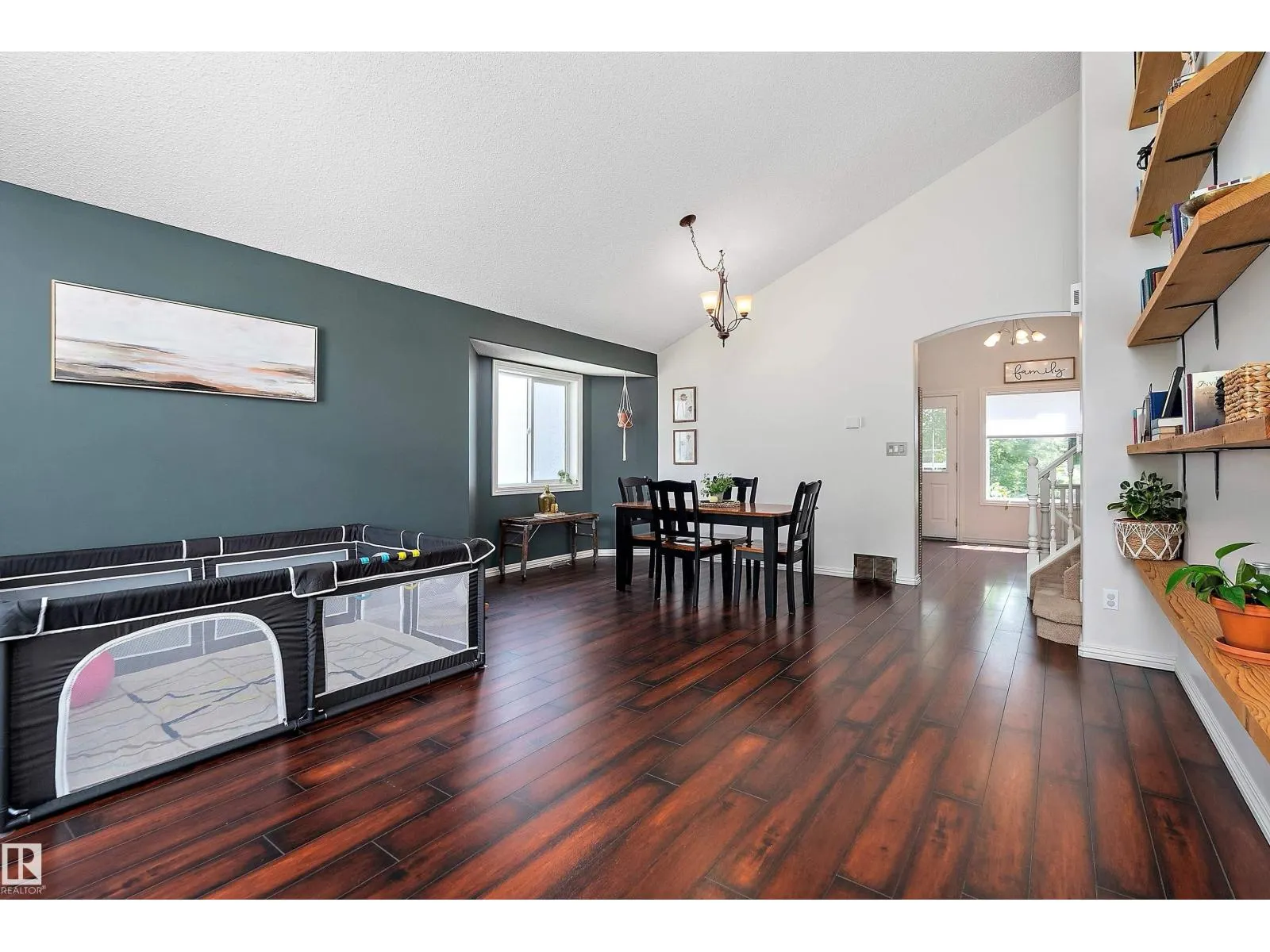 18 ORANGEWOOD PL