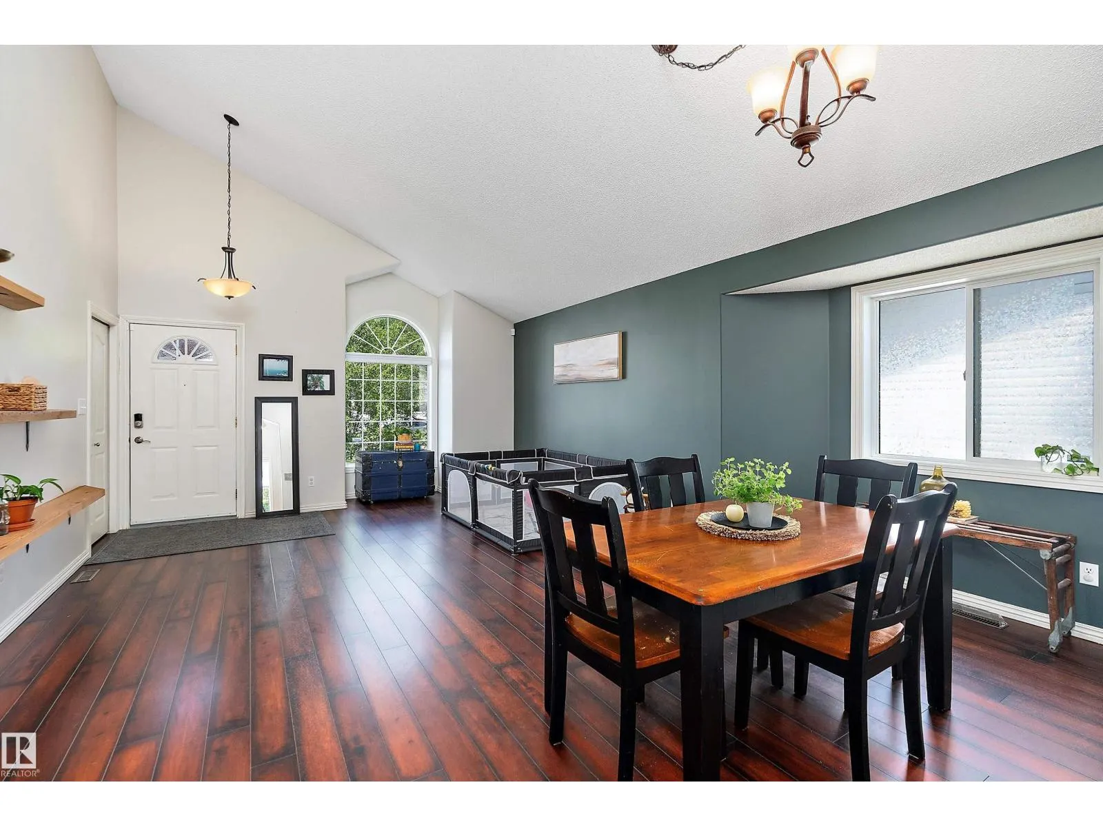 18 ORANGEWOOD PL