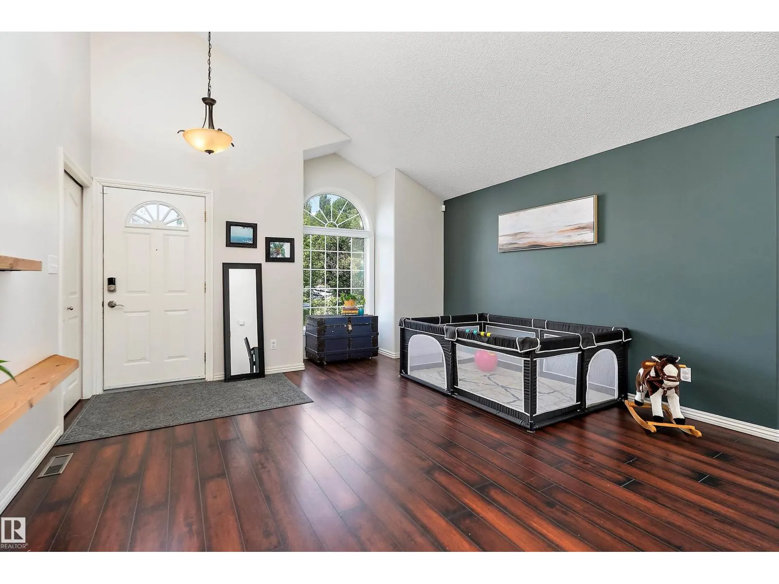 18 ORANGEWOOD PL