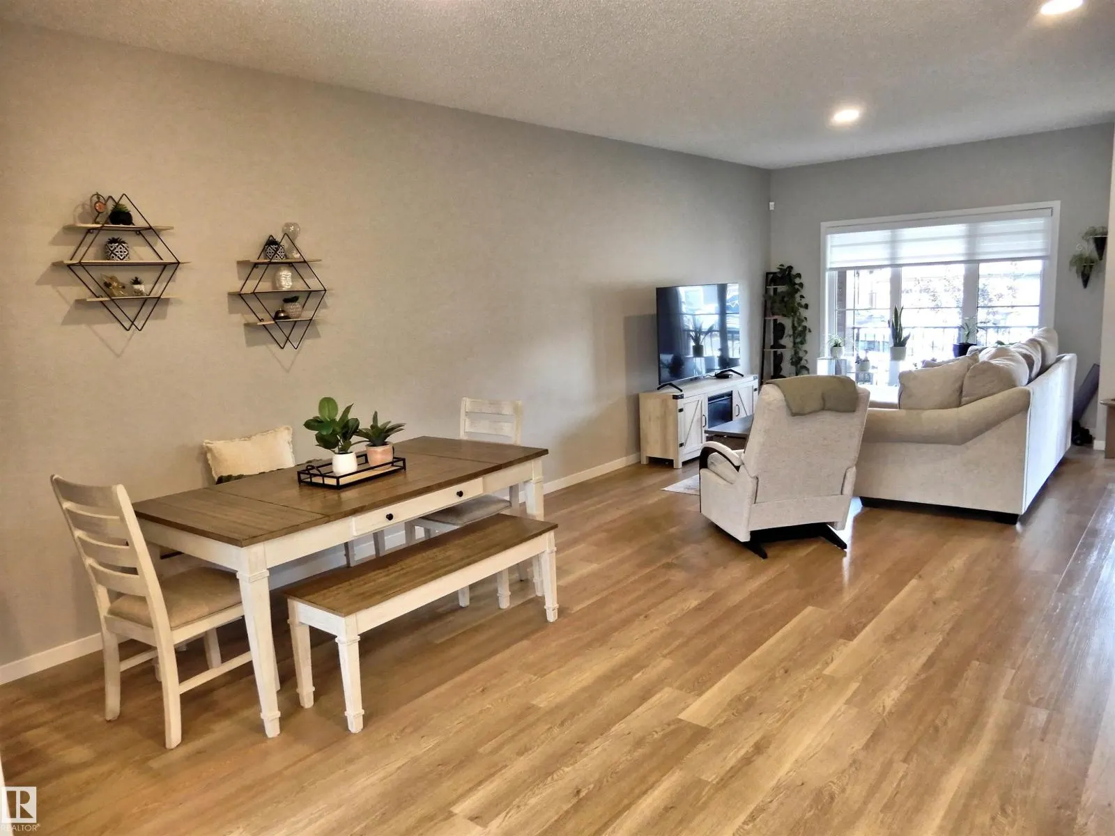 49 TILIA PL
