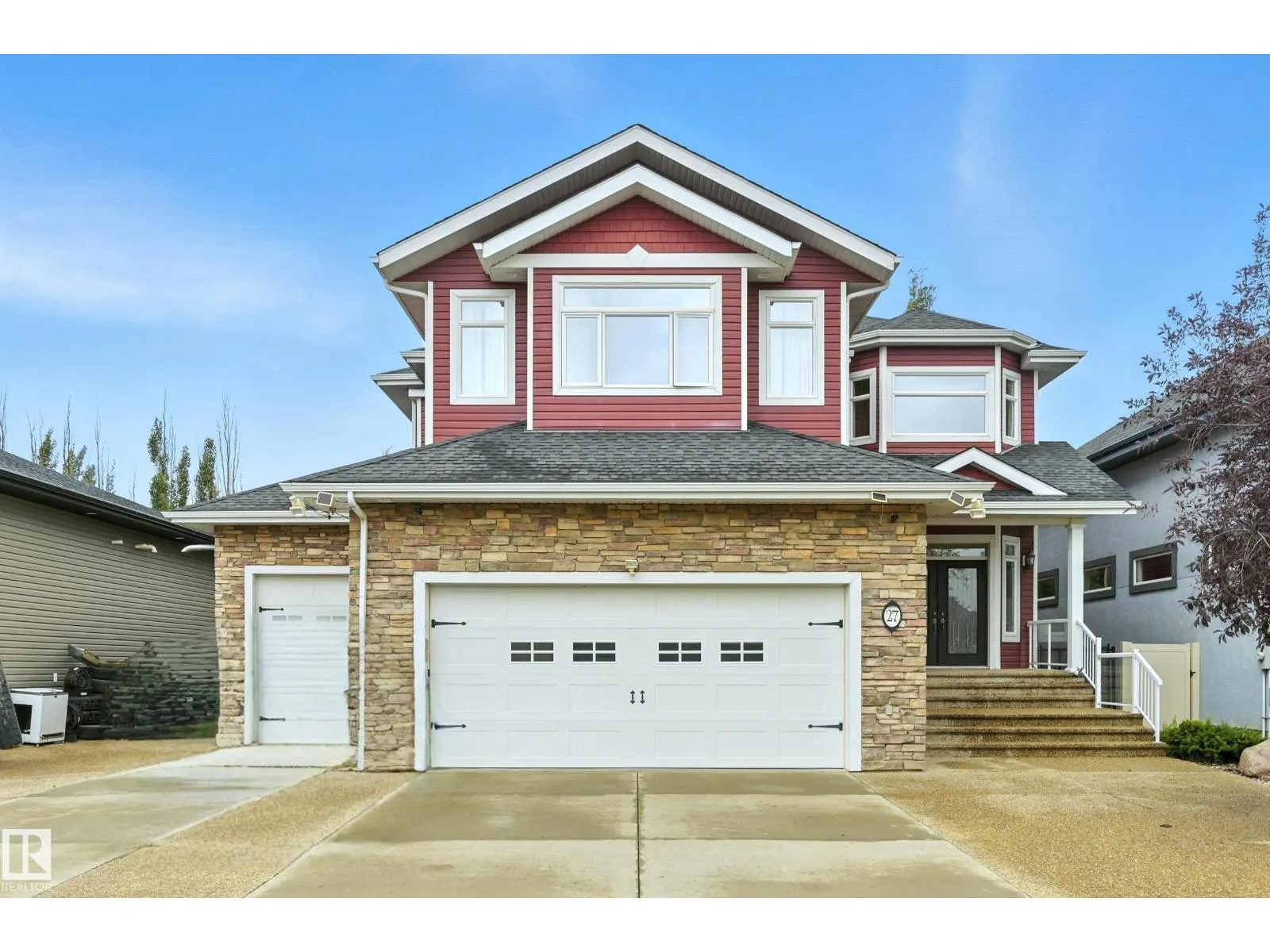 27 KINGDOM PL