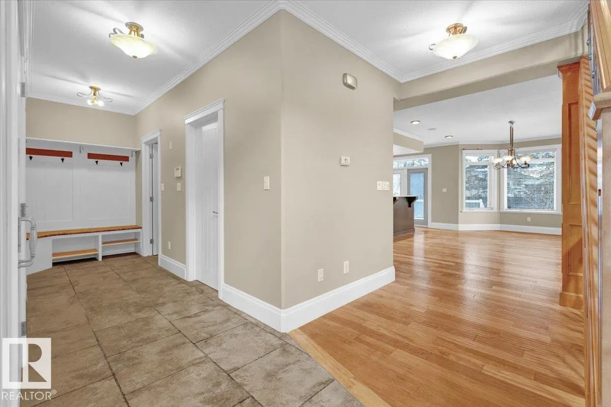 27 KINGDOM PL