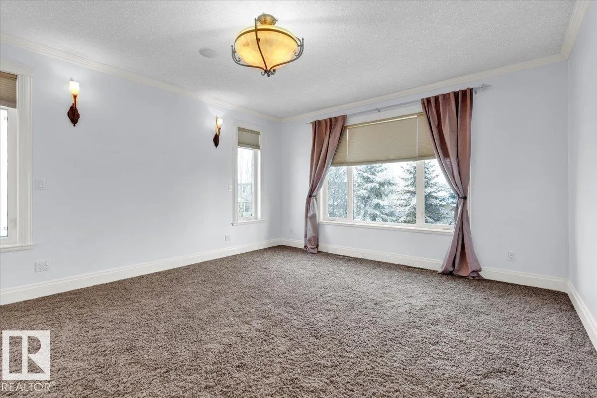 27 KINGDOM PL