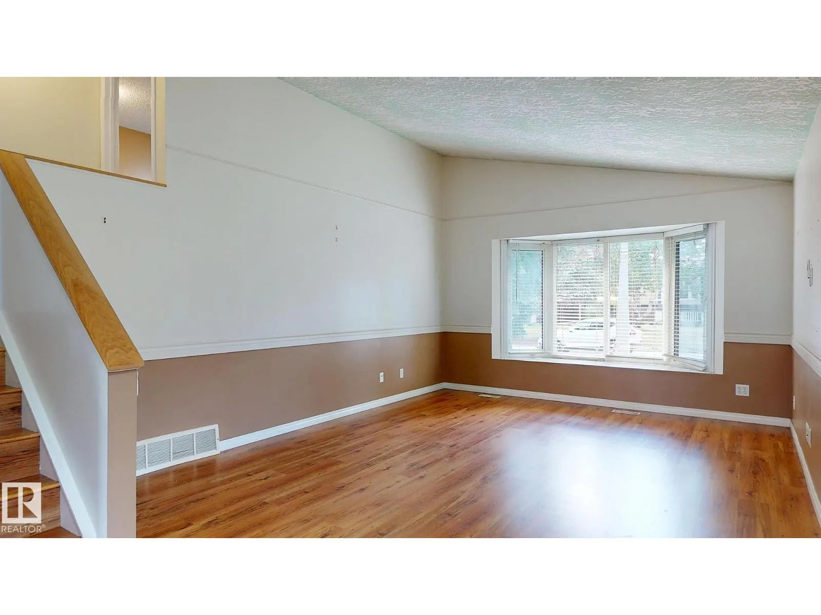 218 GREENWOOD DR