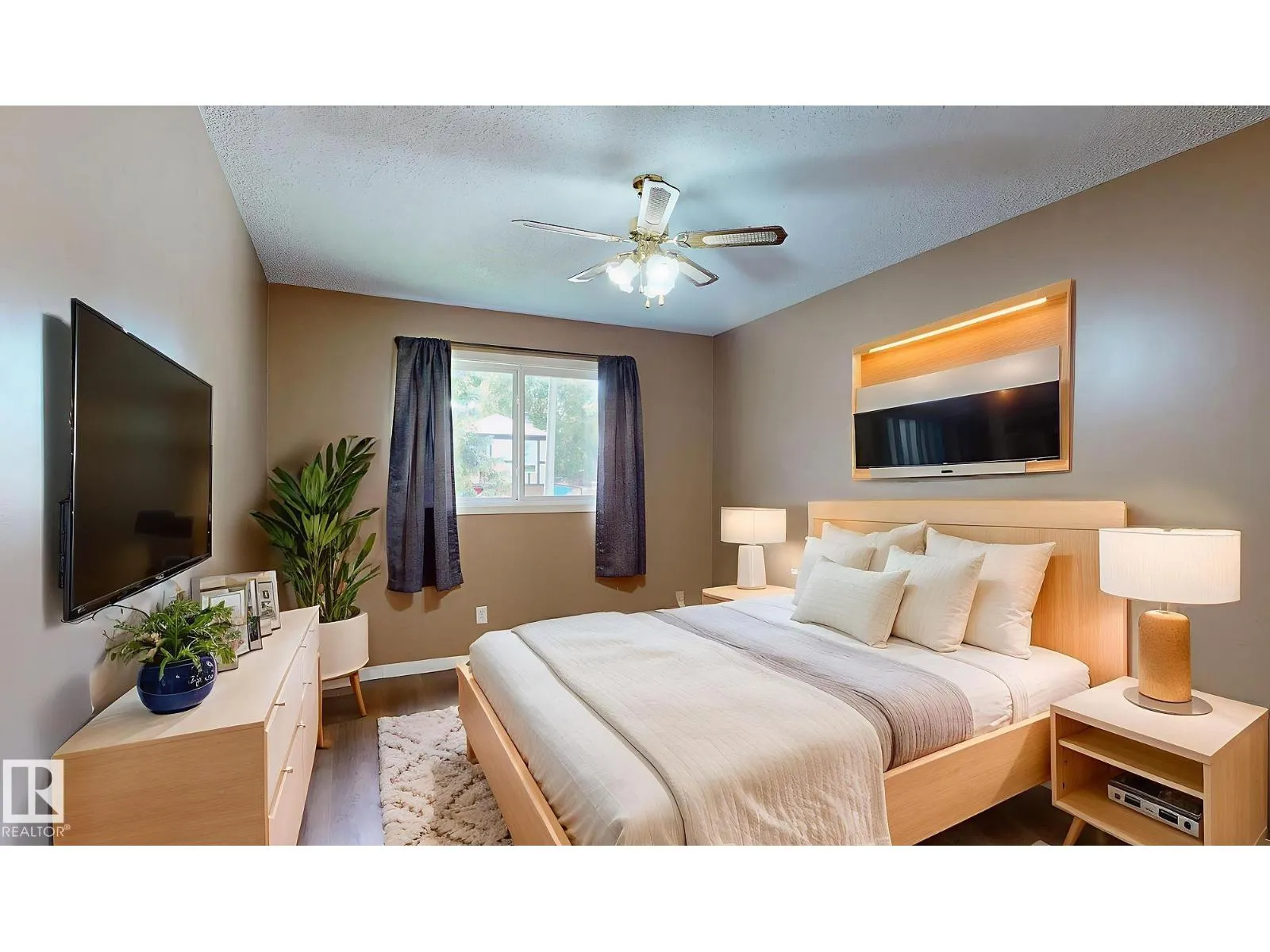 218 GREENWOOD DR