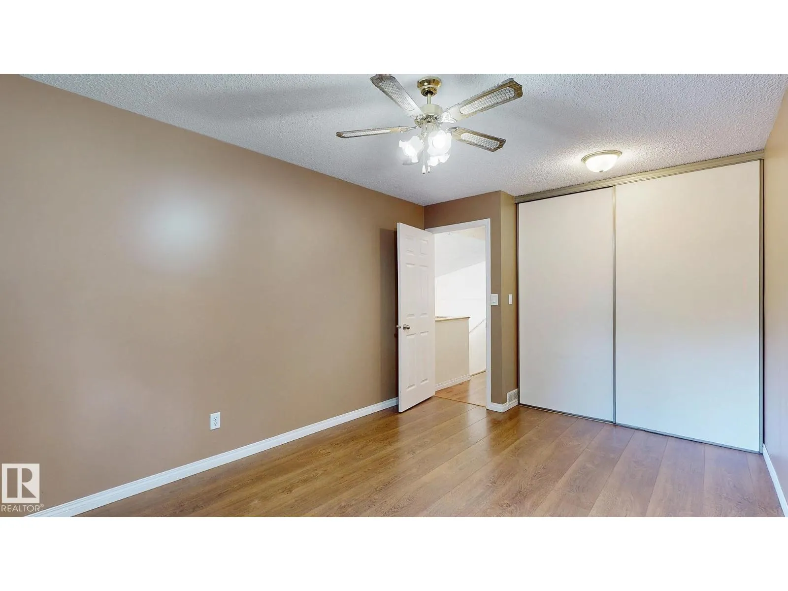 218 GREENWOOD DR