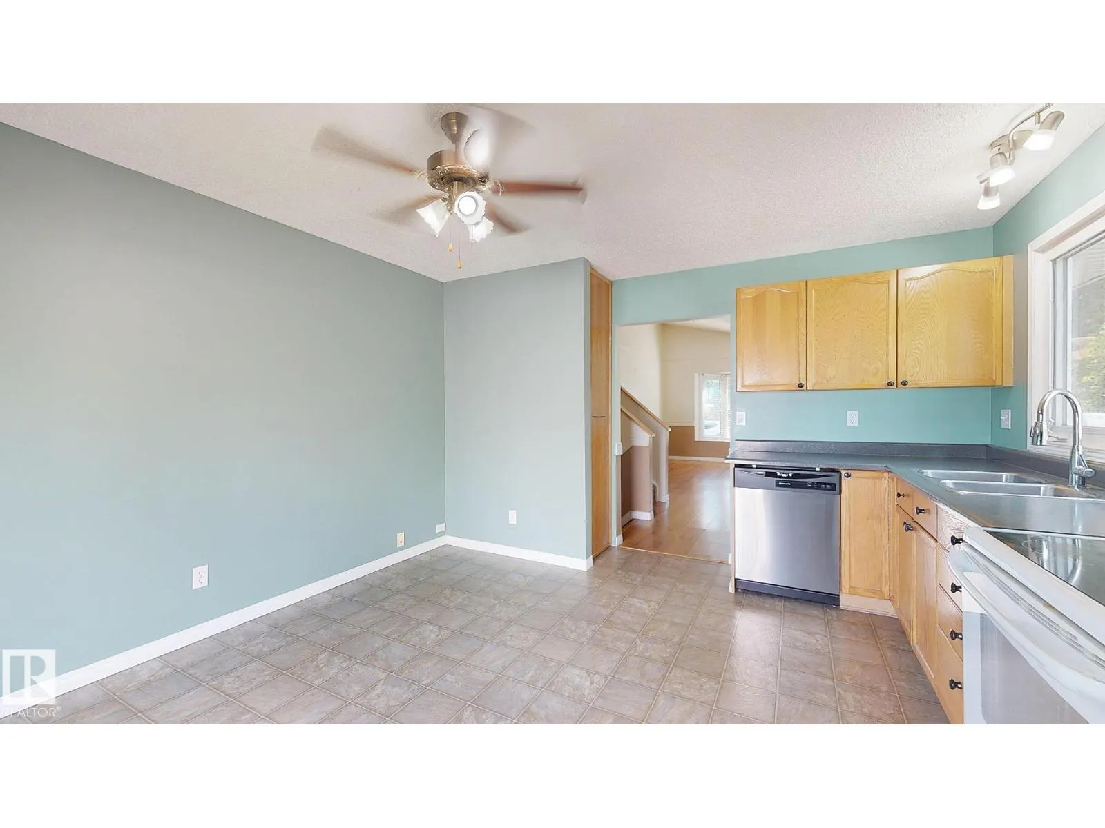 218 GREENWOOD DR