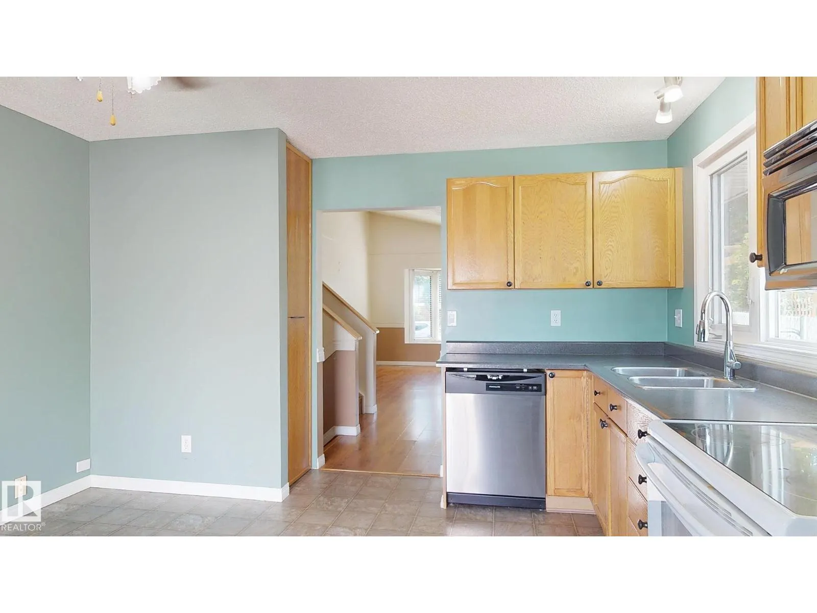 218 GREENWOOD DR