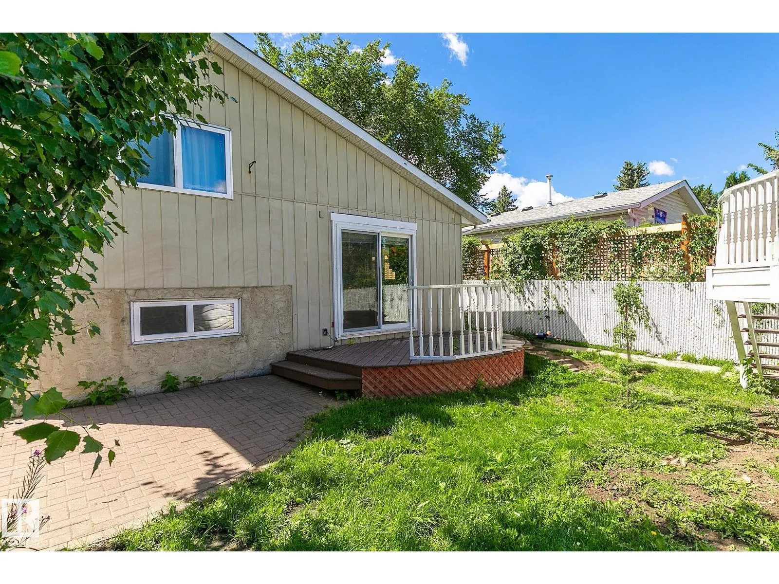 218 GREENWOOD DR