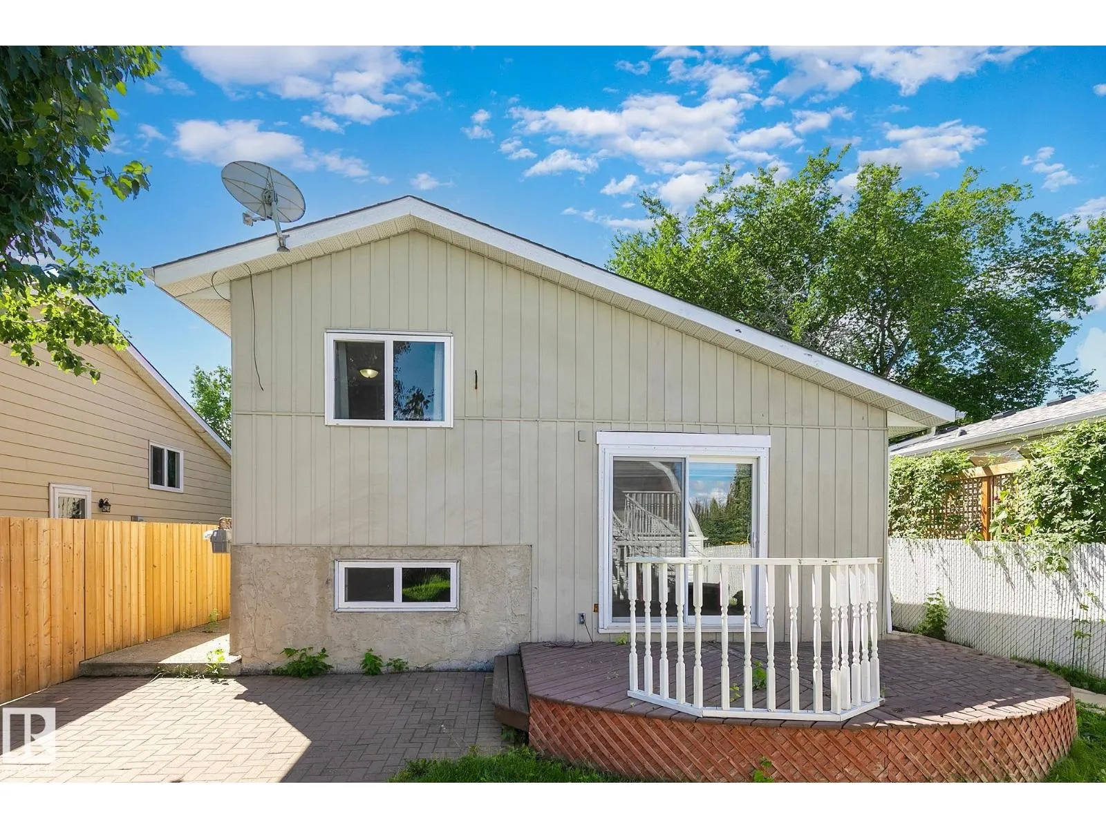 218 GREENWOOD DR