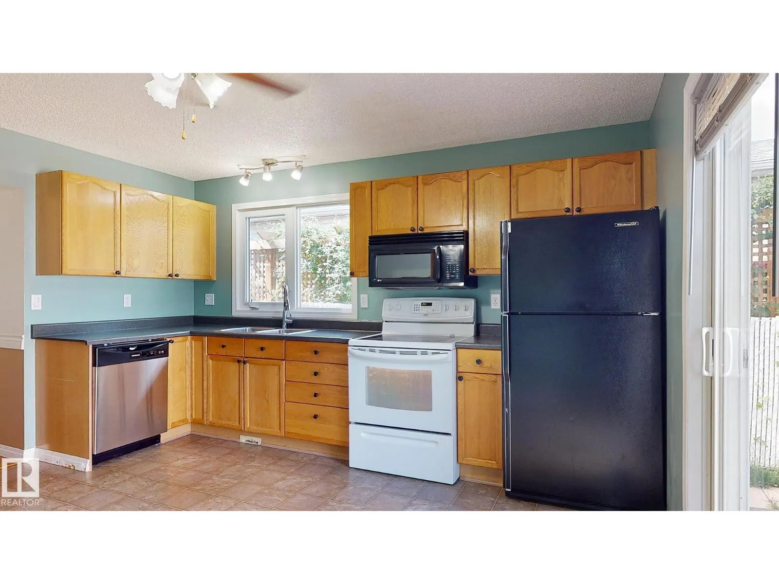 218 GREENWOOD DR