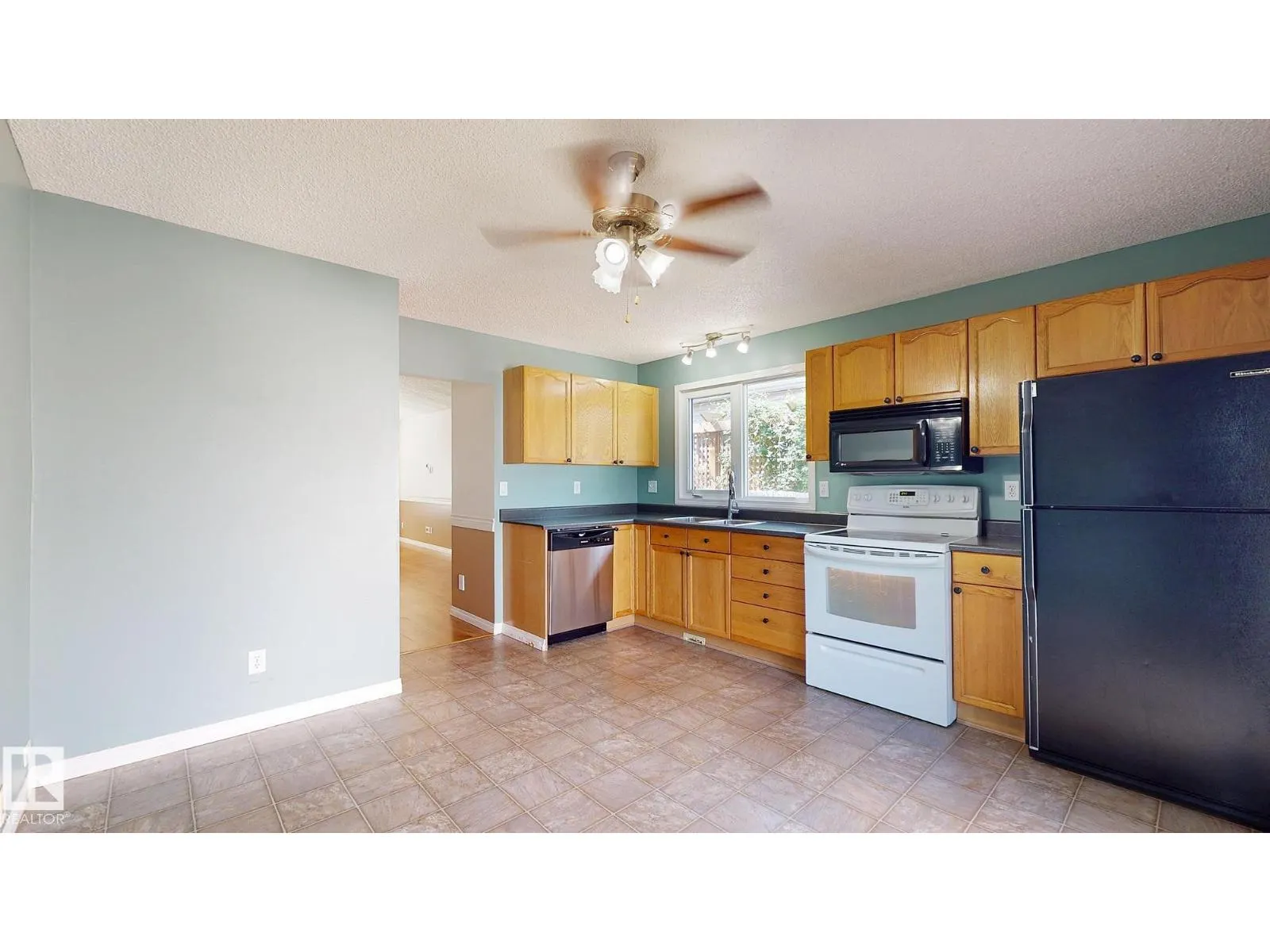218 GREENWOOD DR