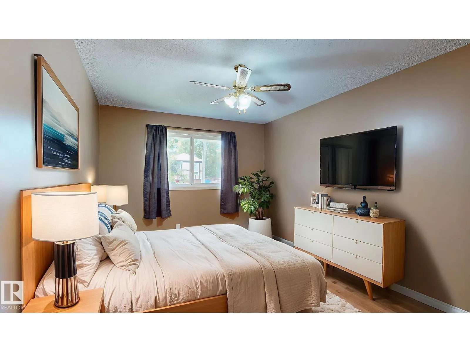 218 GREENWOOD DR