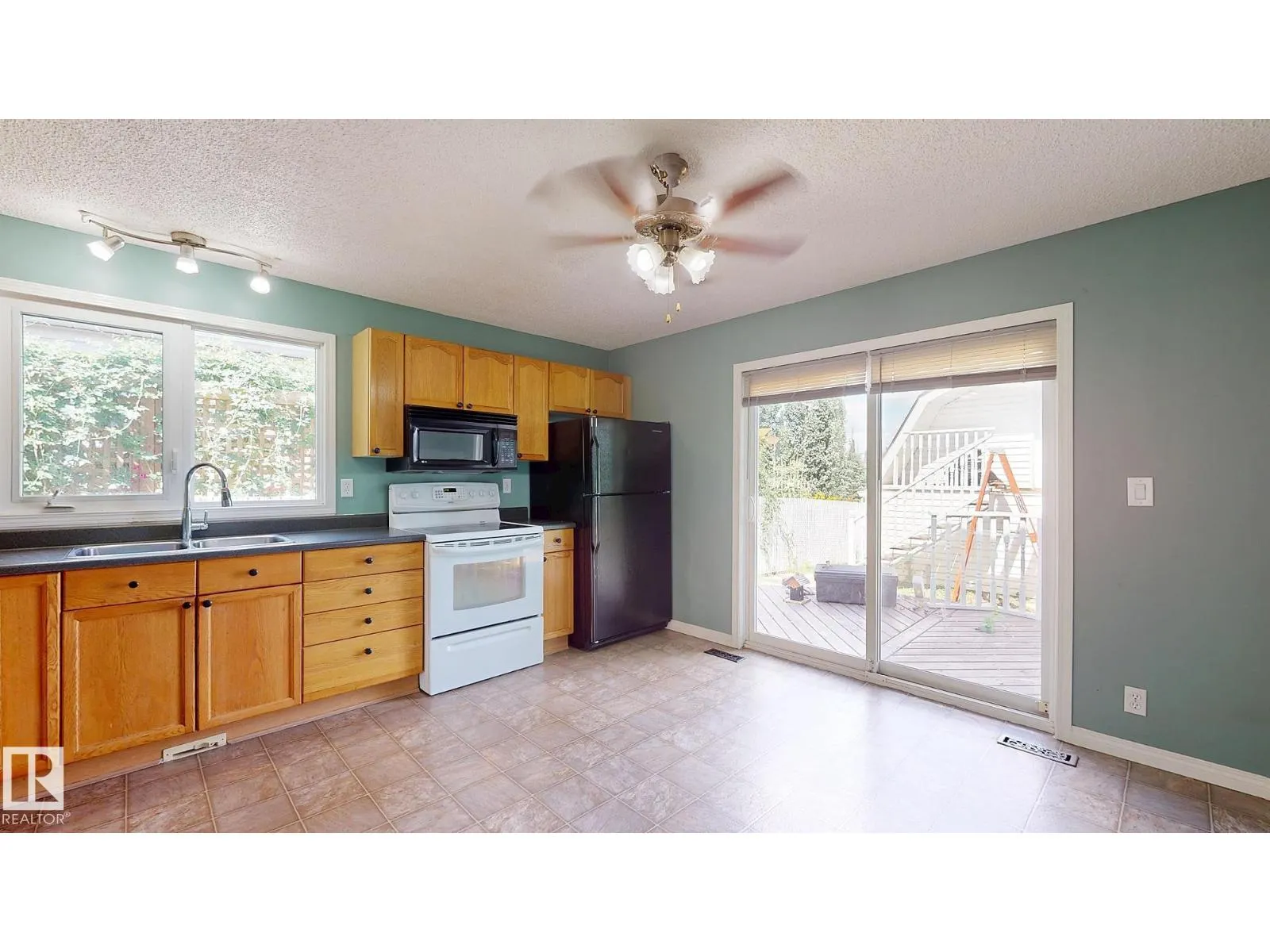218 GREENWOOD DR