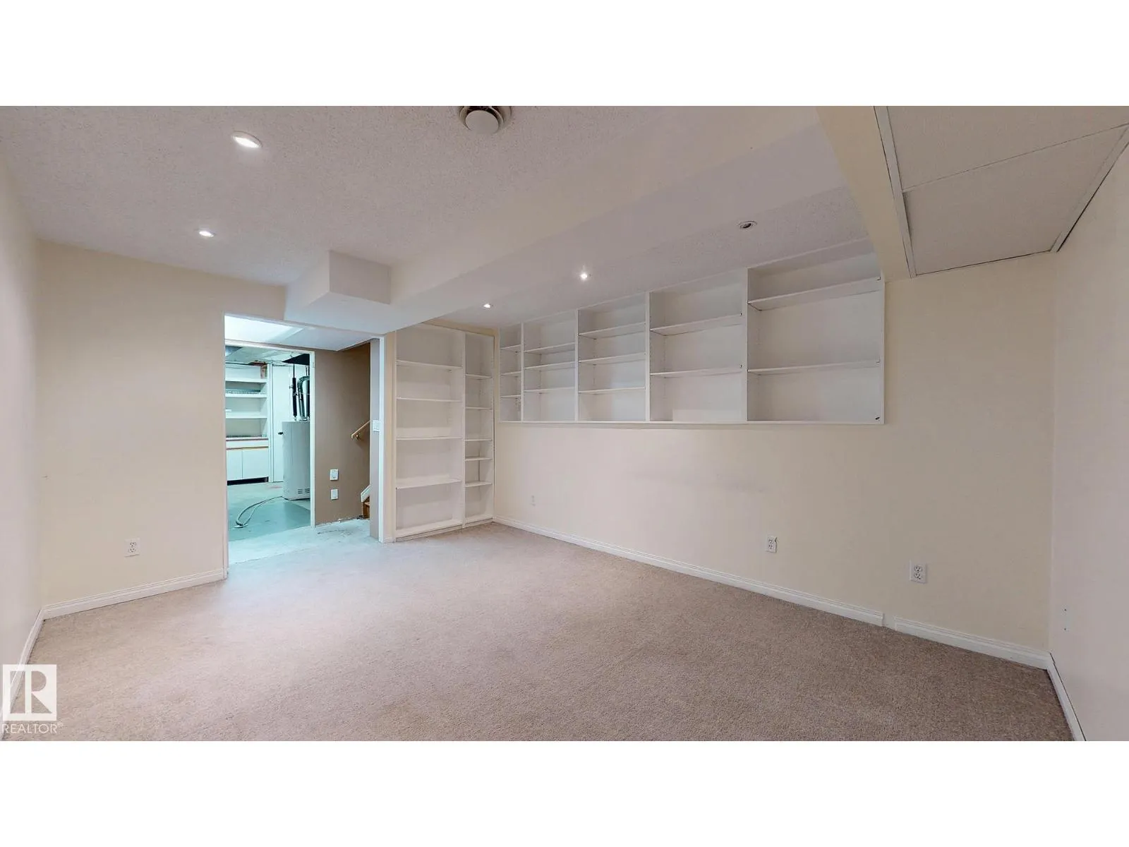 218 GREENWOOD DR