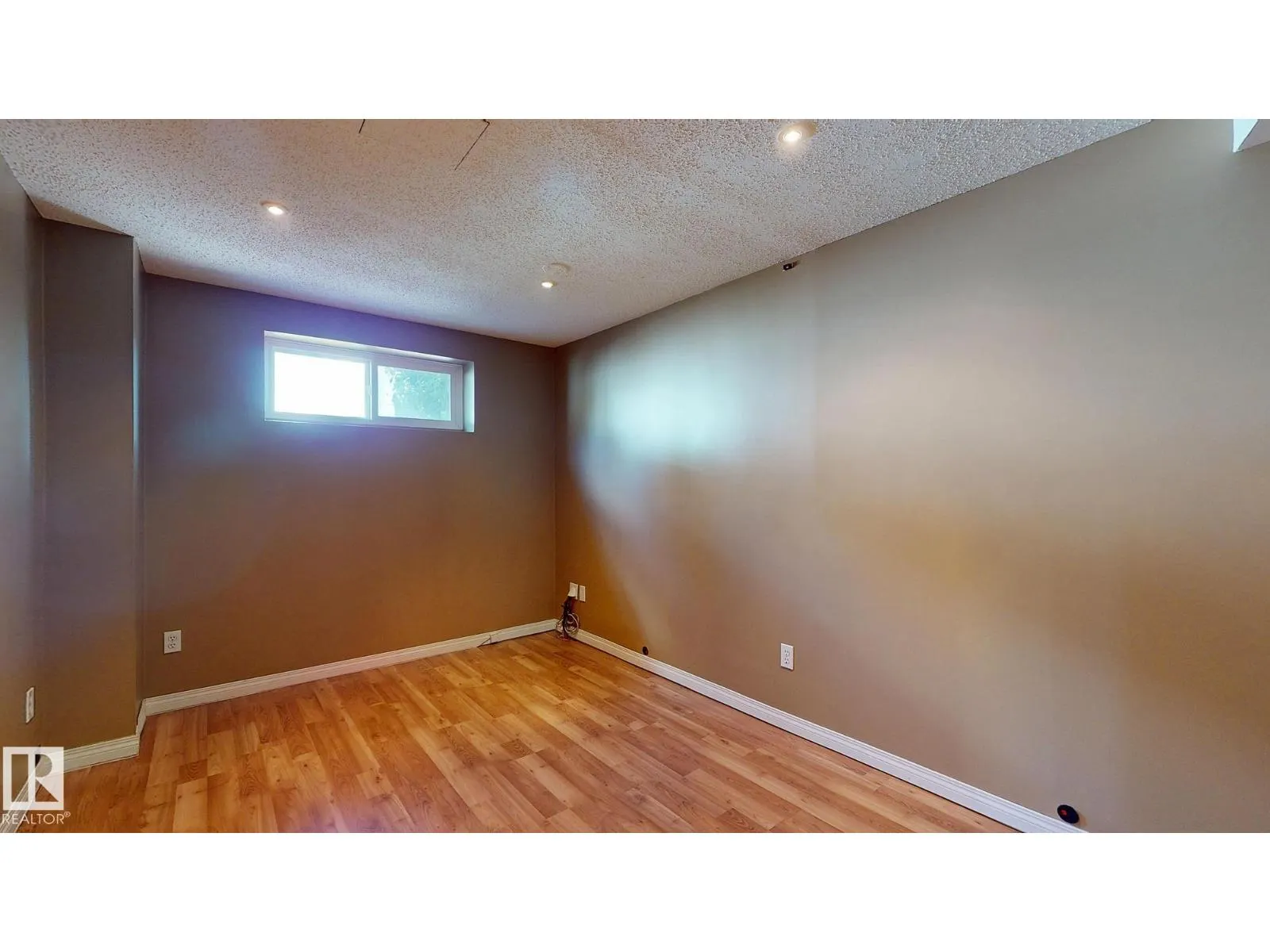 218 GREENWOOD DR