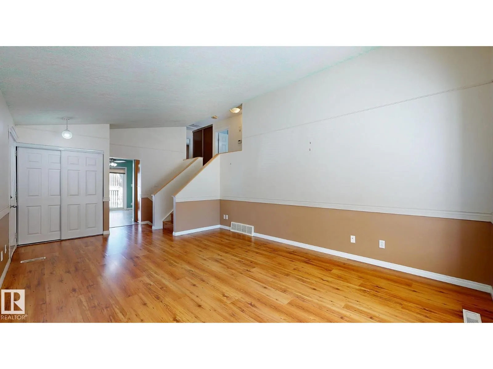 218 GREENWOOD DR