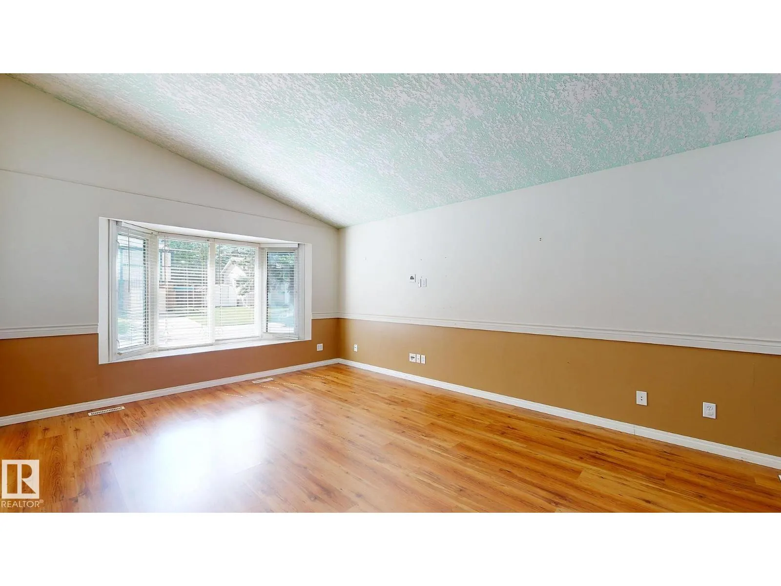 218 GREENWOOD DR